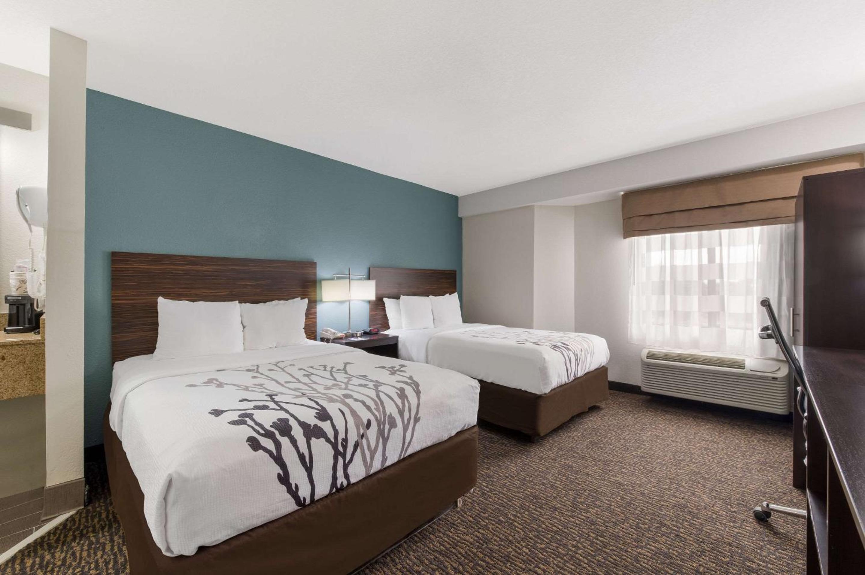 Double Room with Two Double Beds - Non-Smoking - Photo 1