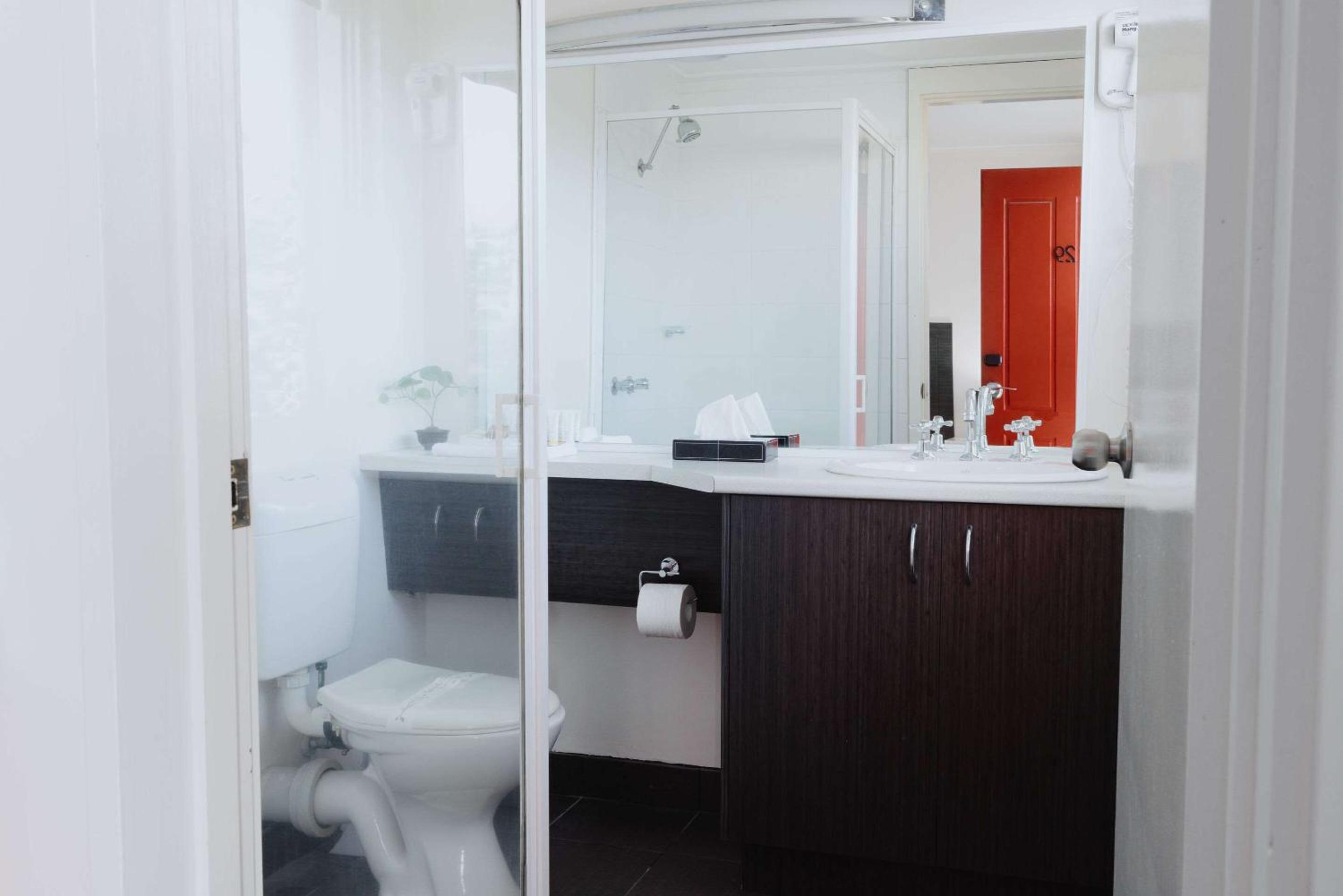 Deluxe King Room - Photo 15