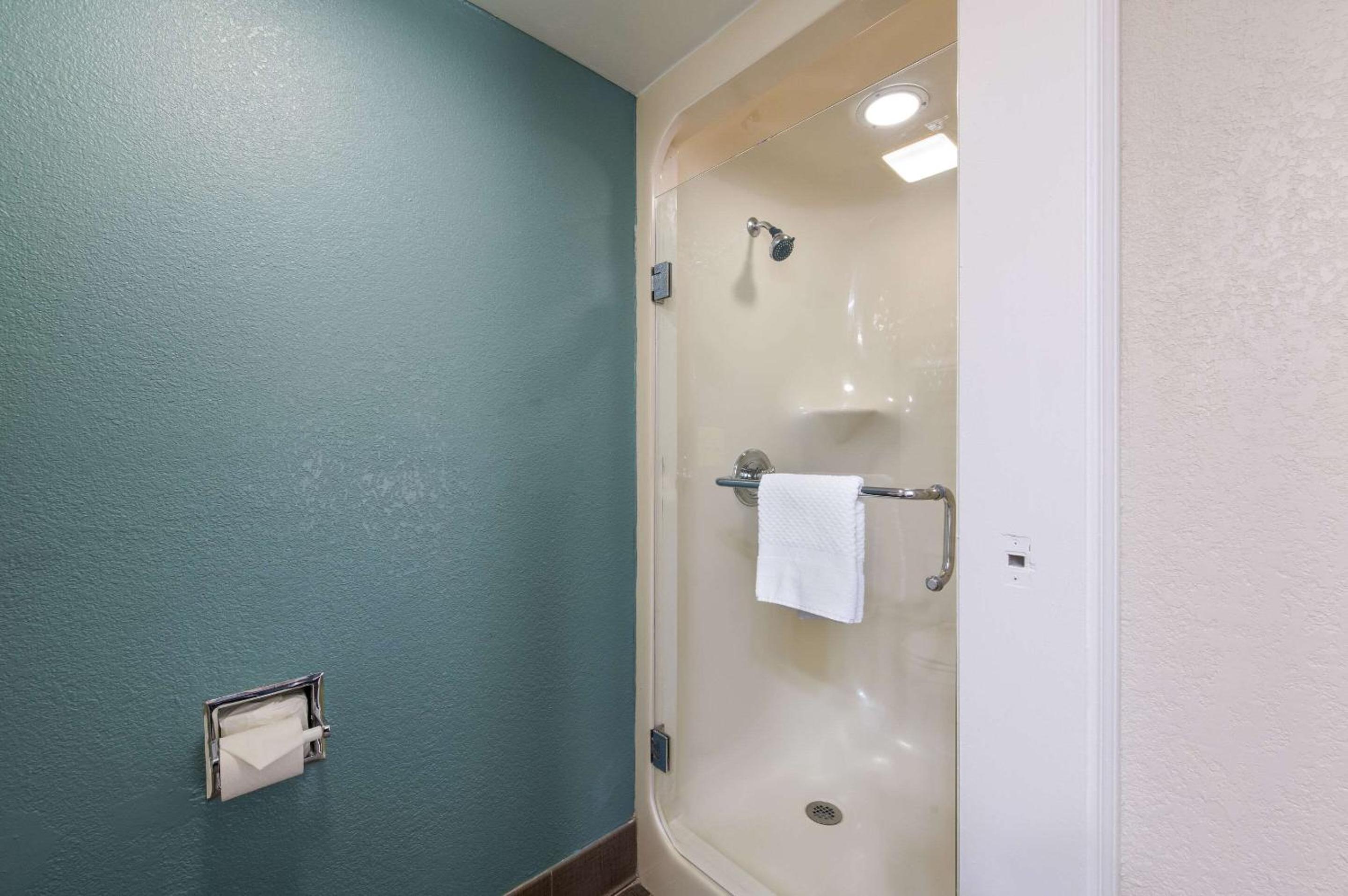 Double Room with Two Double Beds - Non-Smoking - Photo 2