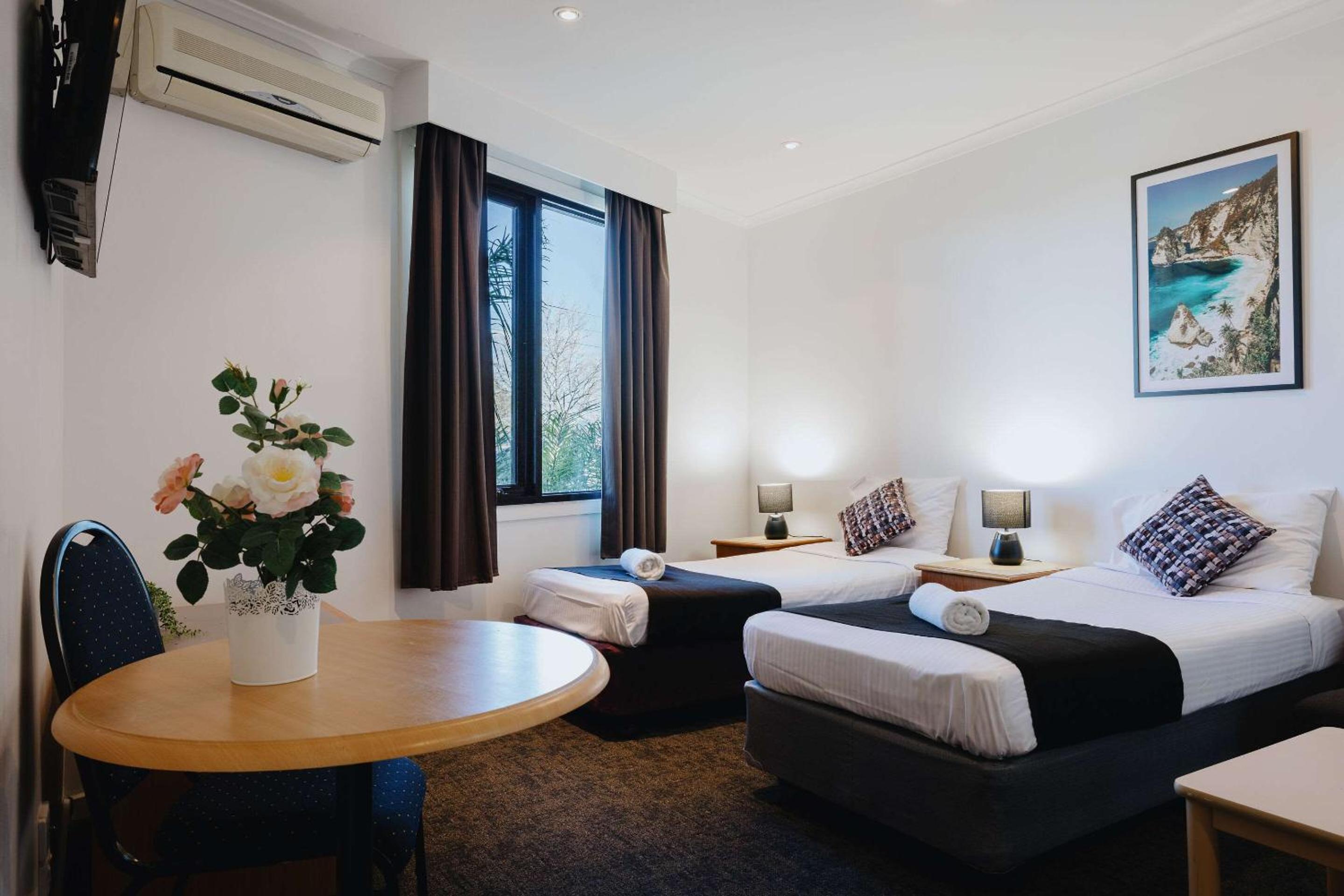 Deluxe Family Room - Photo 13