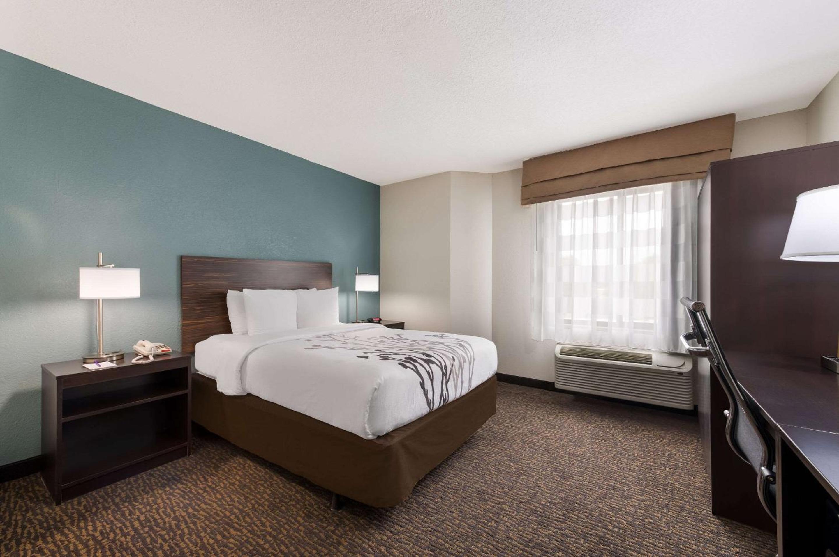 Double Room - Non-Smoking - Disability Access - Photo 5