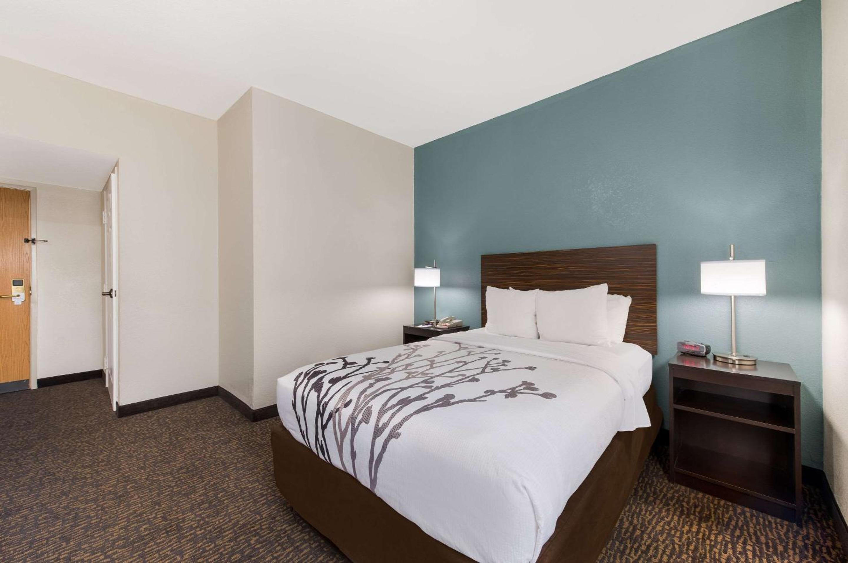 Double Room - Non-Smoking - Disability Access - Photo 8