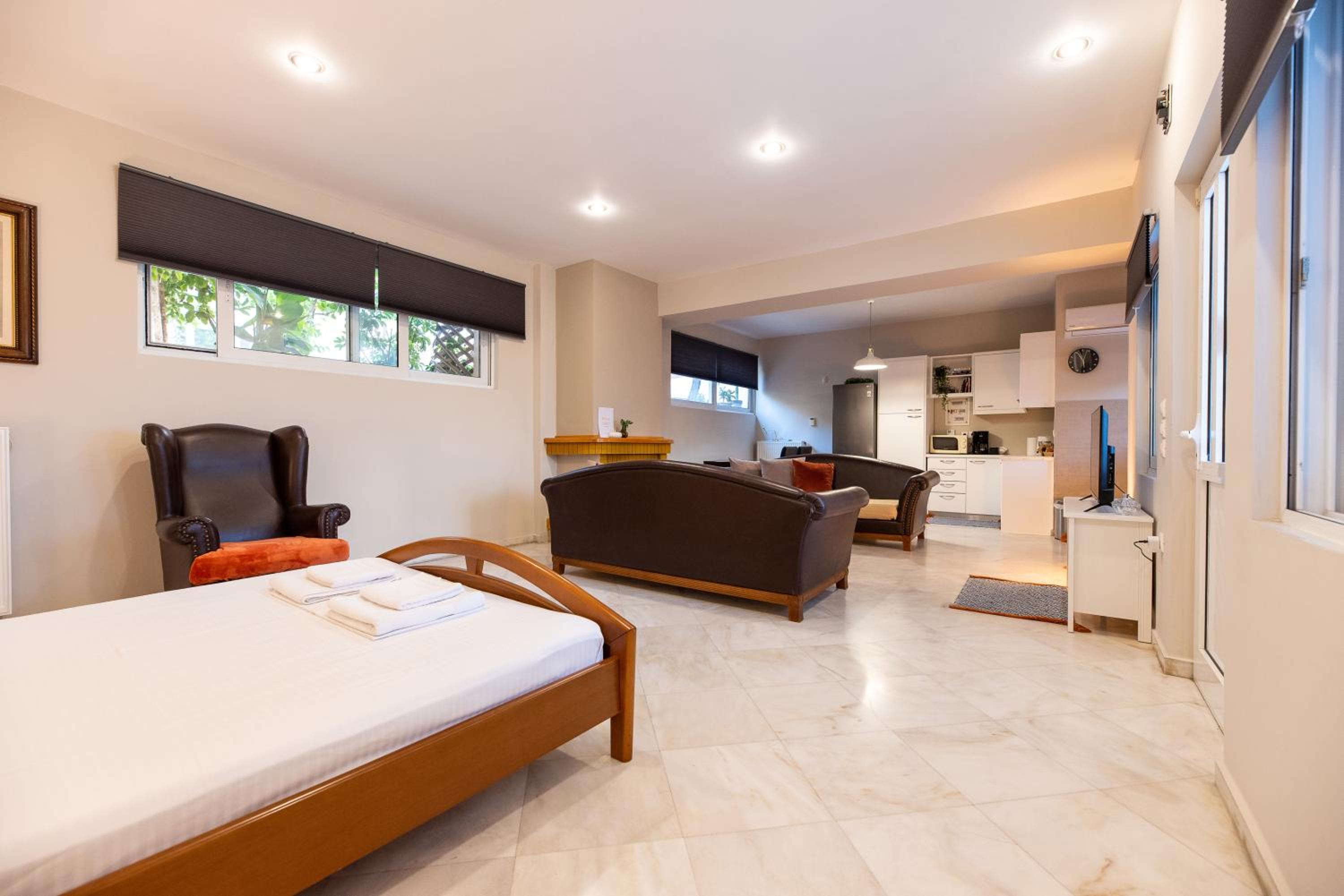 Quadruple Room with Bathroom - Photo 14