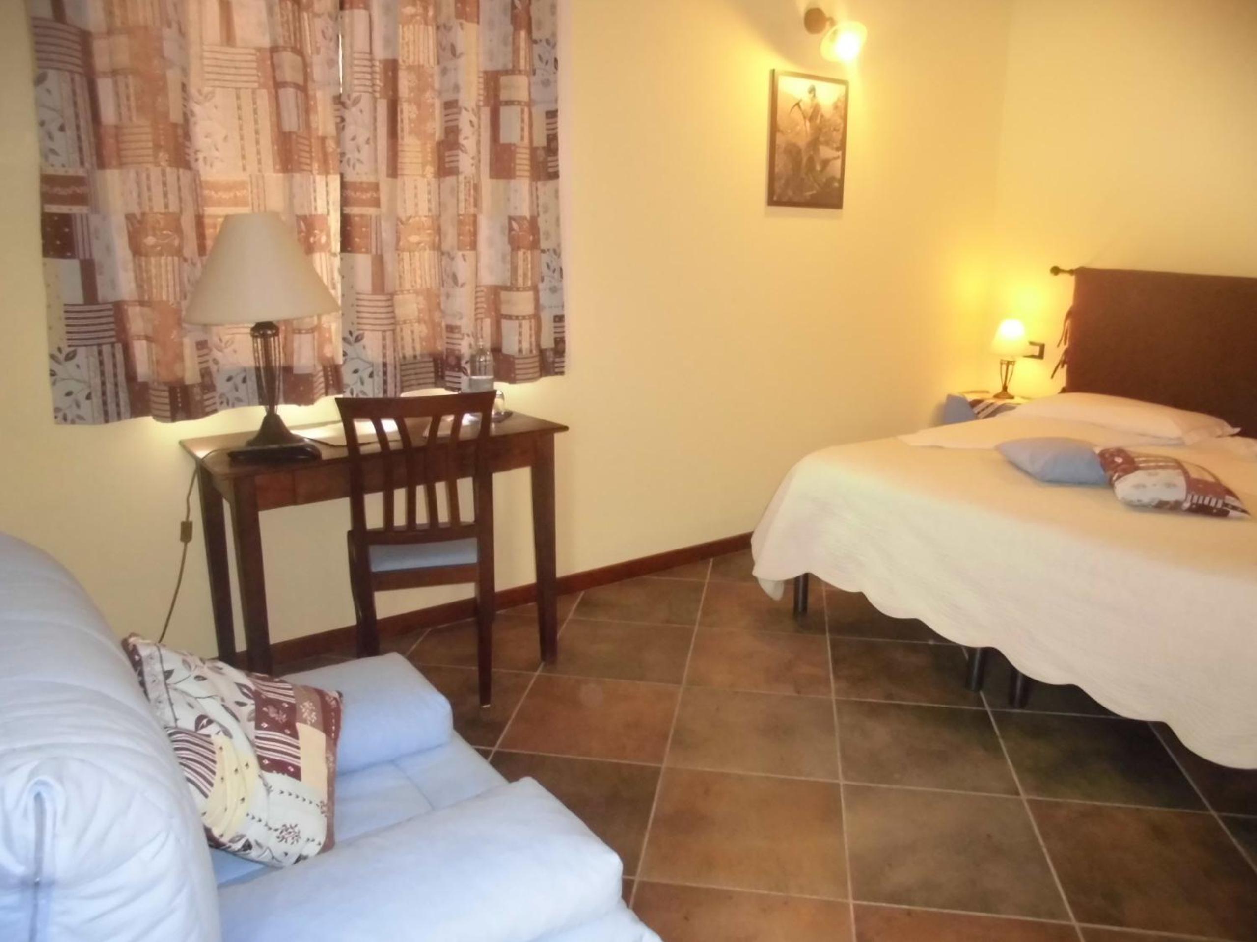 Double Room - Photo 6