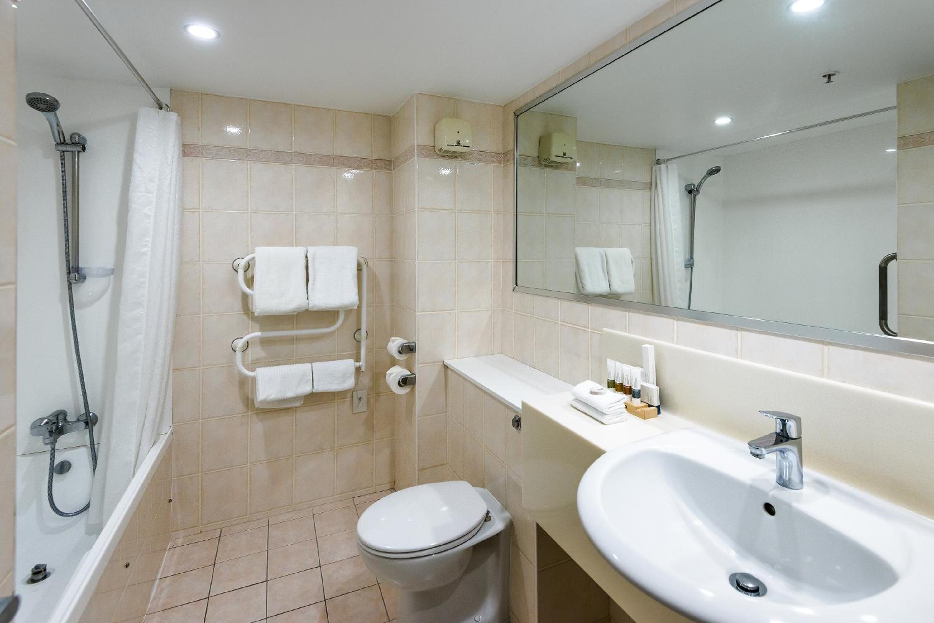 King Guest Room - Photo 4