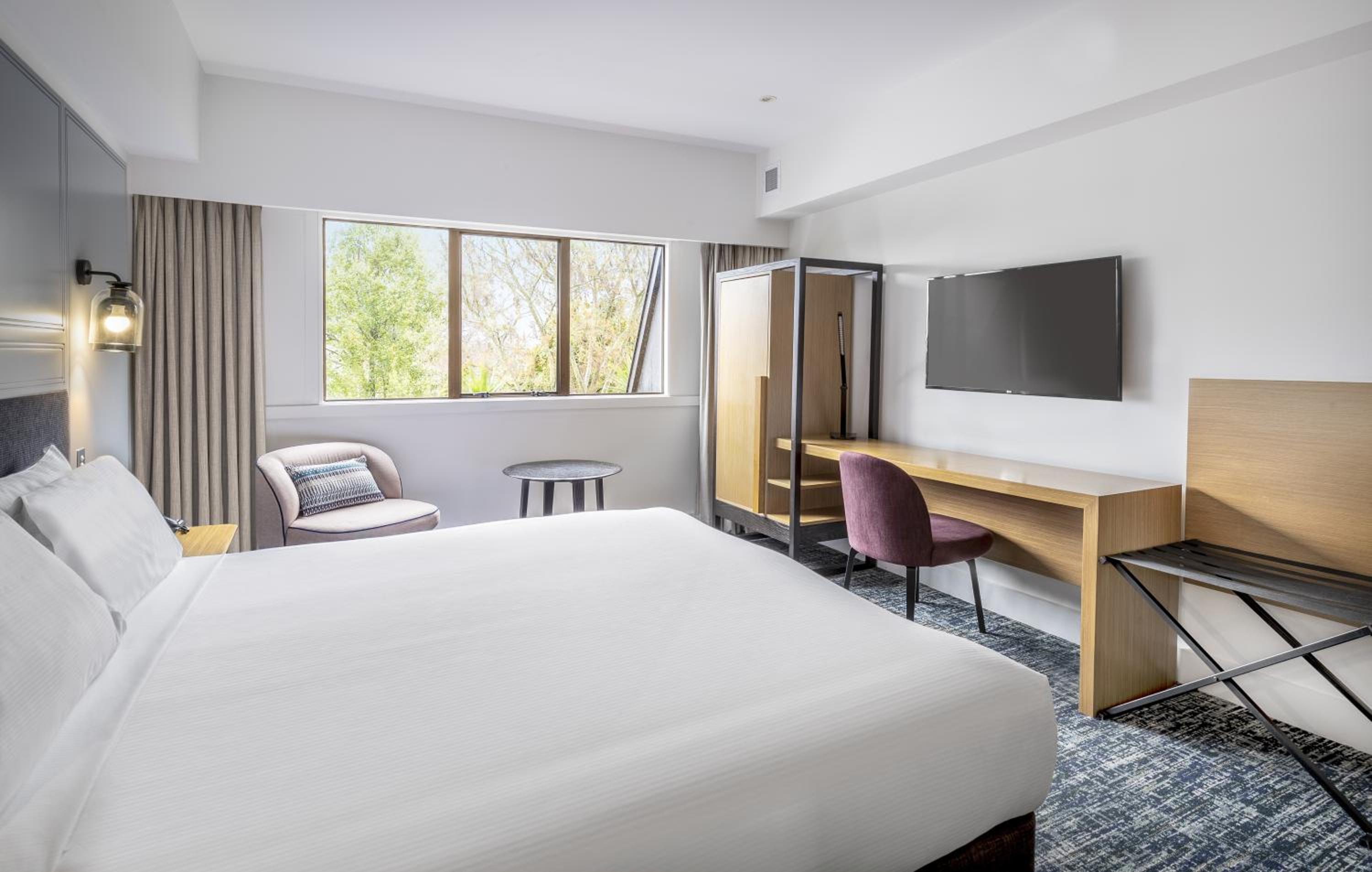 King Guest Room - Photo 5