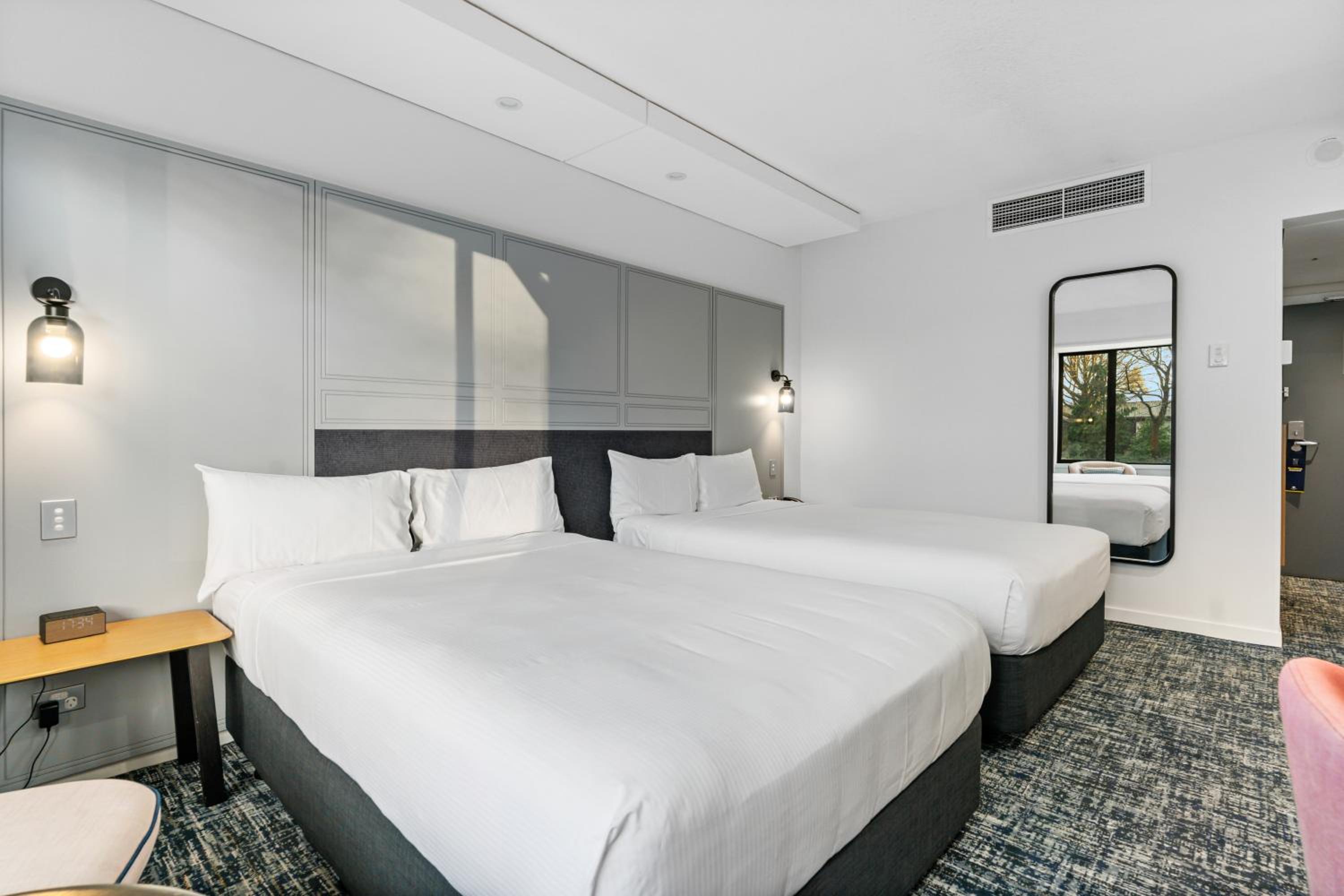 Twin Room - Photo 4