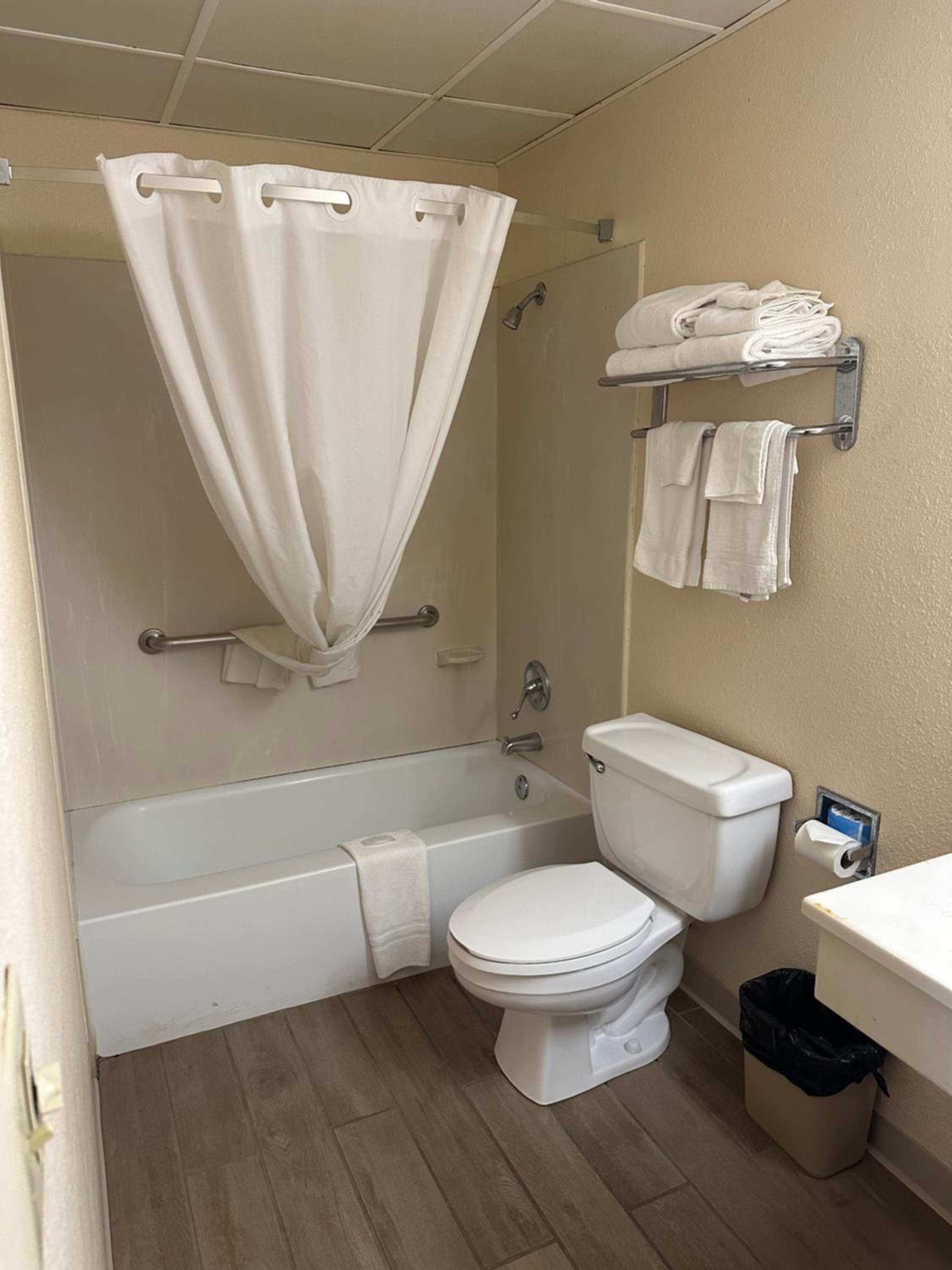 Double Room - Photo 3