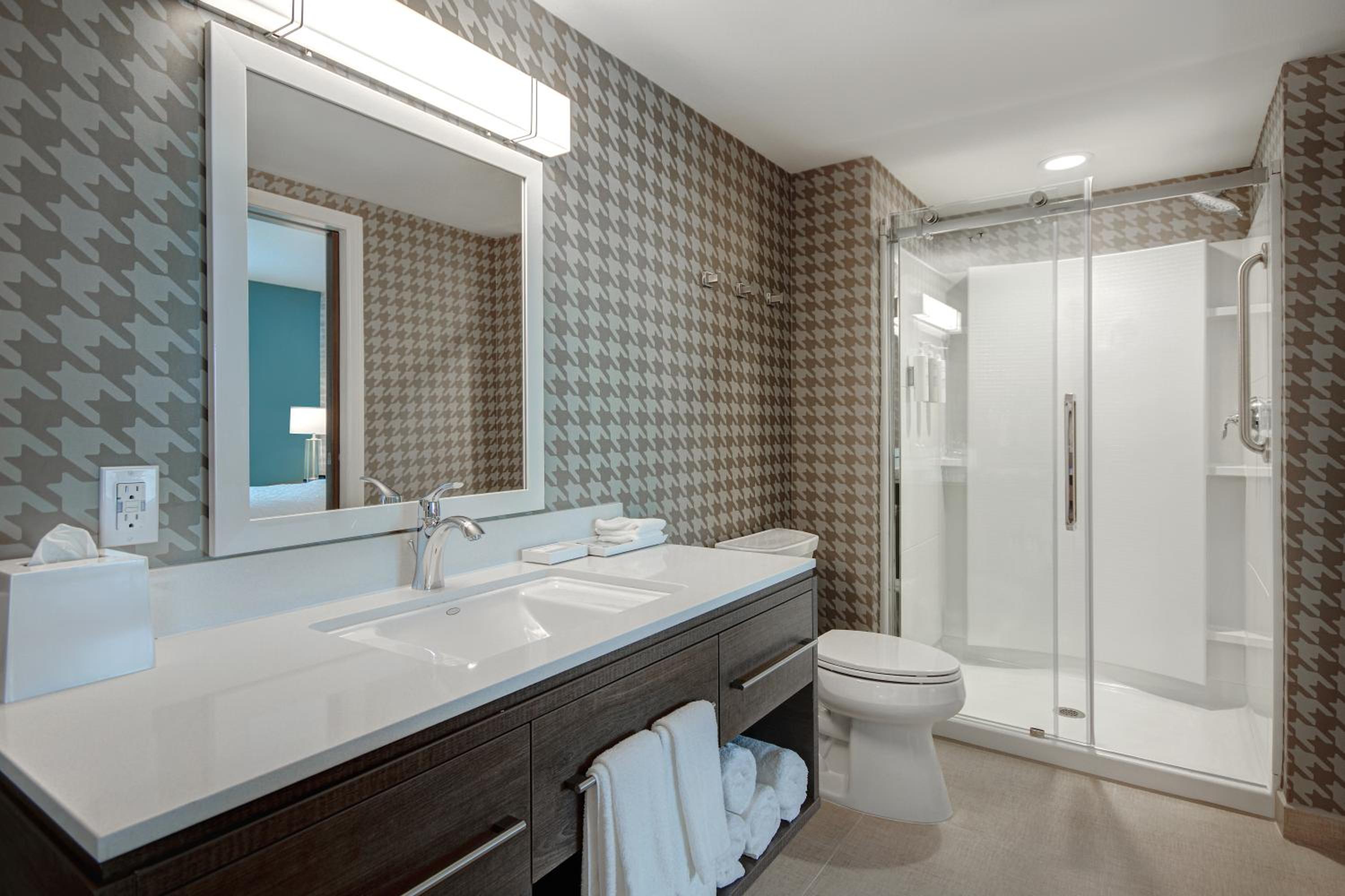 Queen Studio Suite - Photo 3
