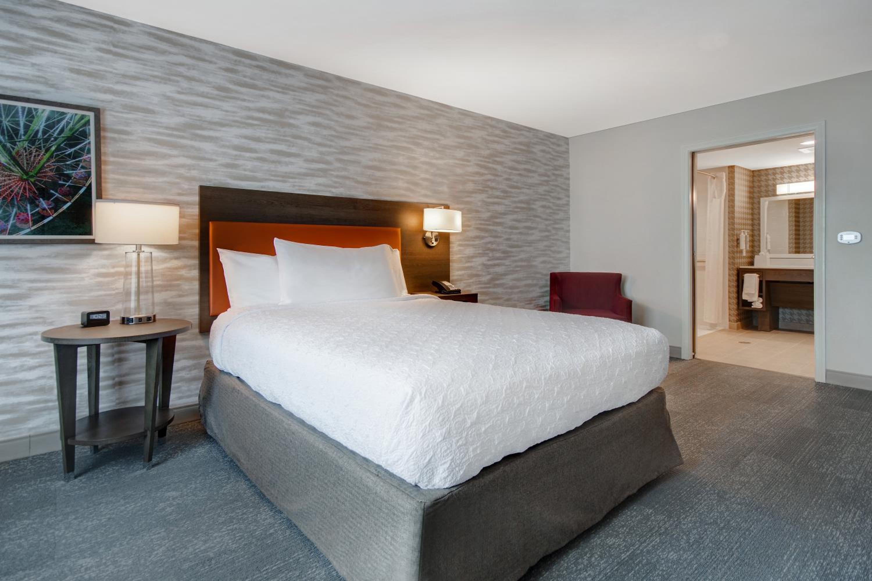 One Bedroom Queen Room with Mobility/Hearing Accessible and Roll-in Shower - Photo 6