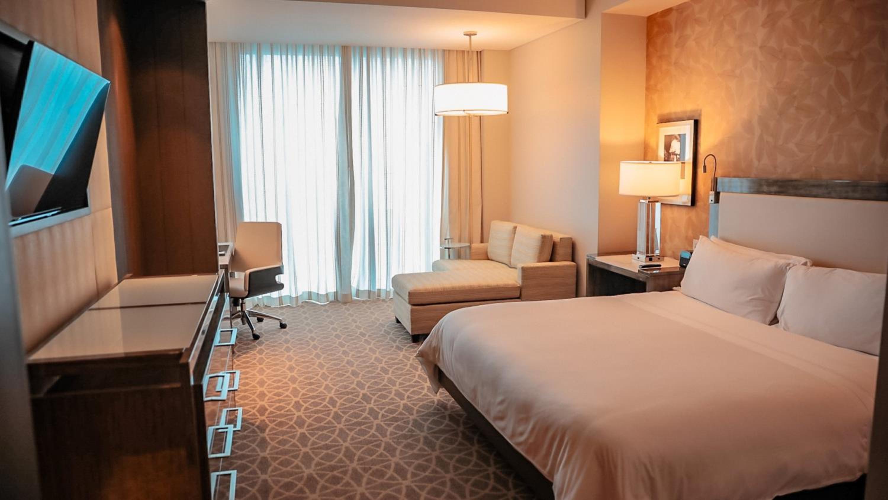 King Room - Mobility Accessible thumbnail 5