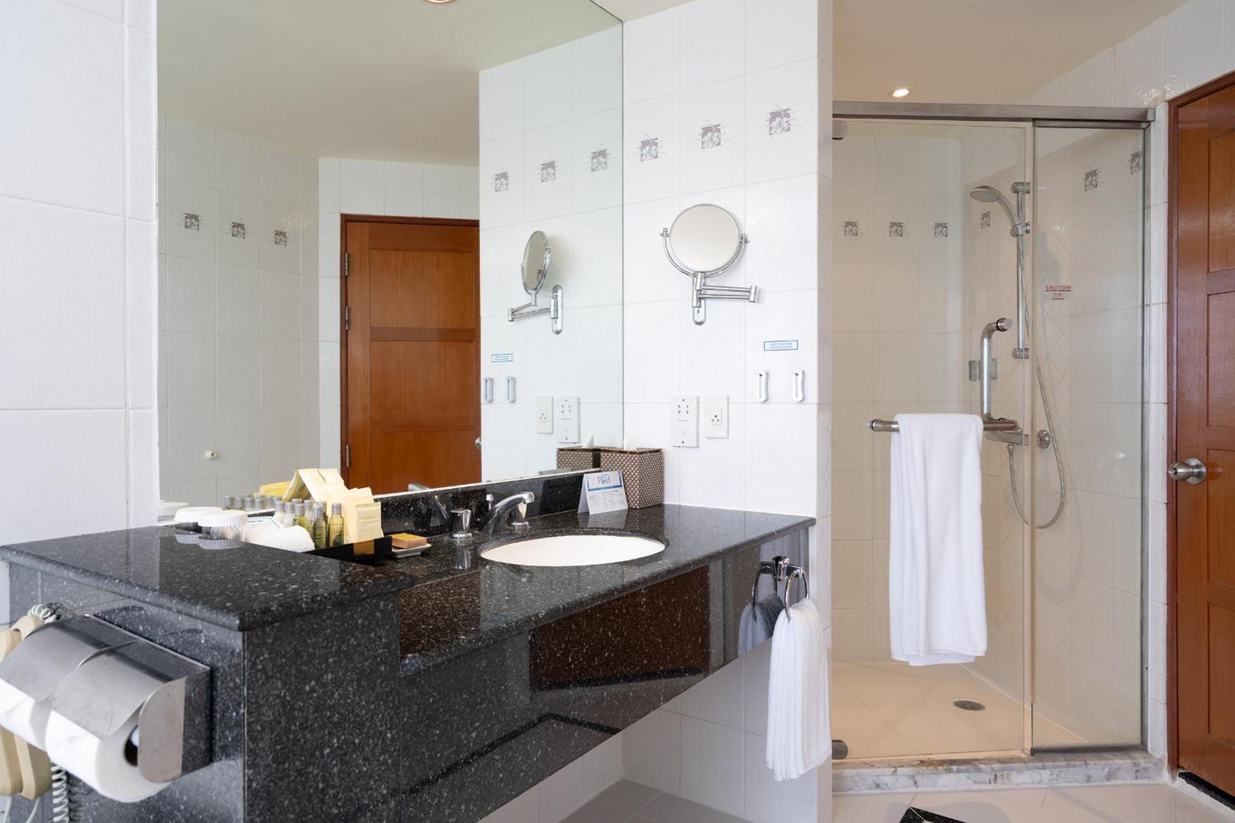 Twin Junior Suite with Ocean View - Photo 3