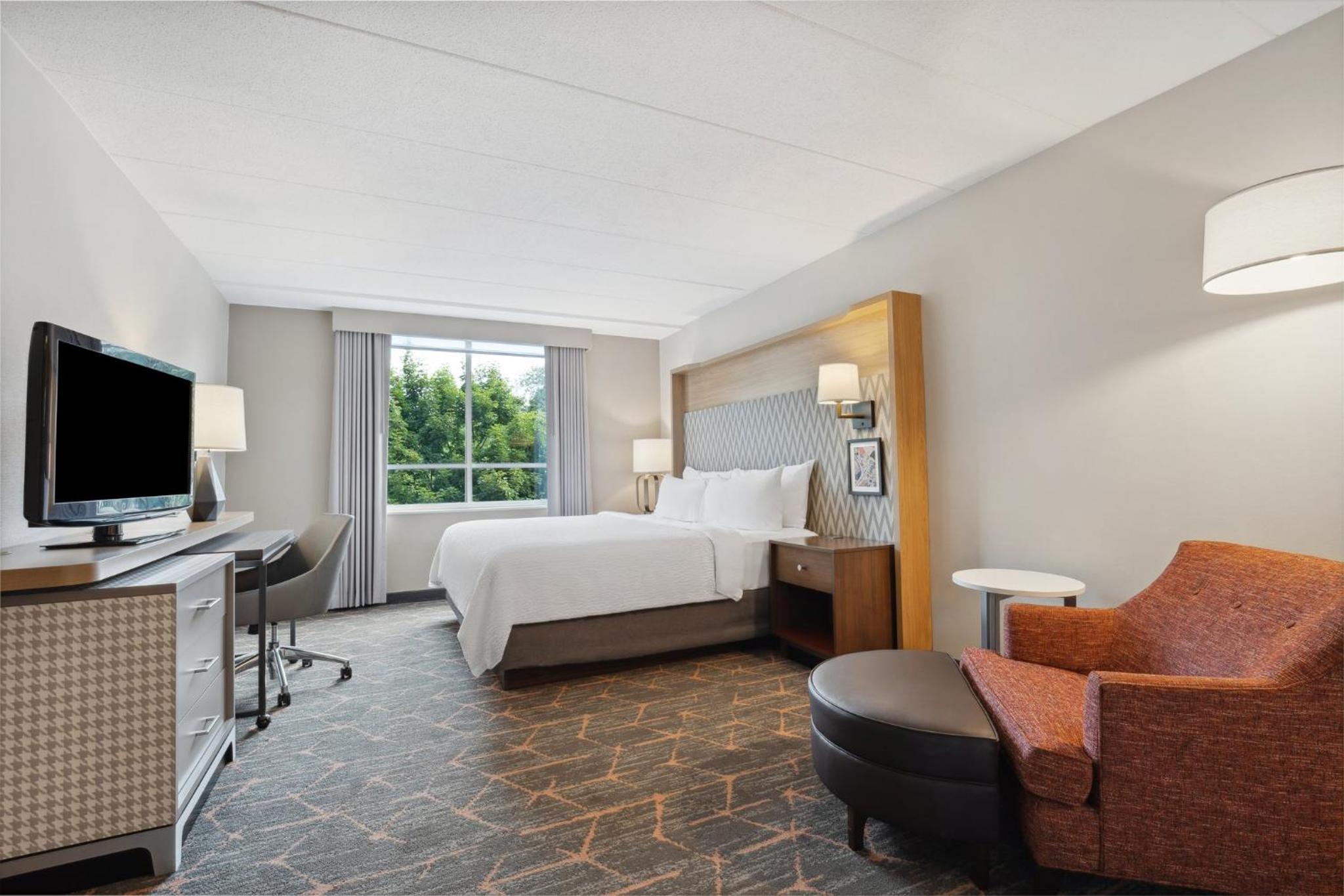 Standard King Room - Photo 9