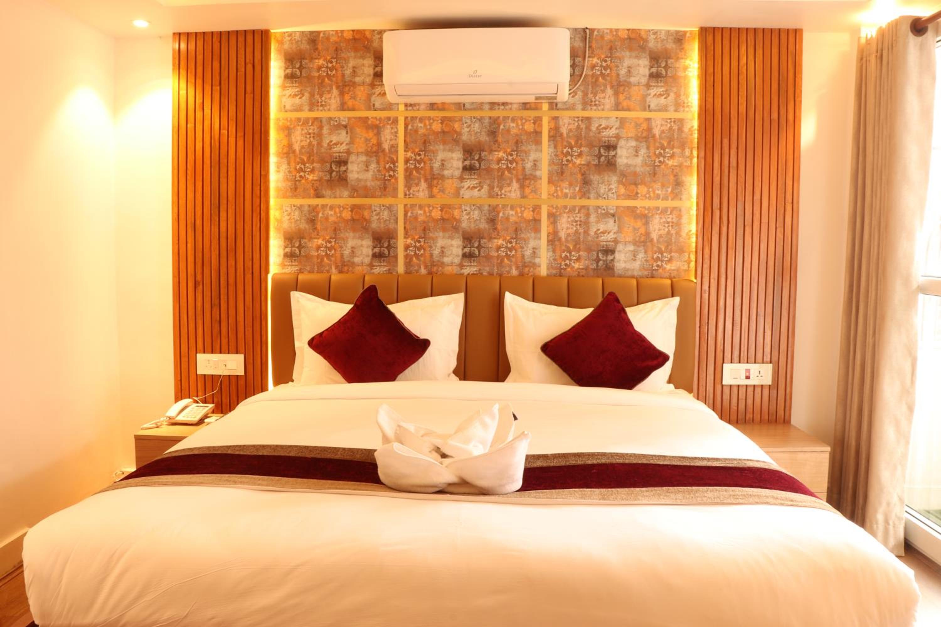 Suite with Balcony - Photo 5