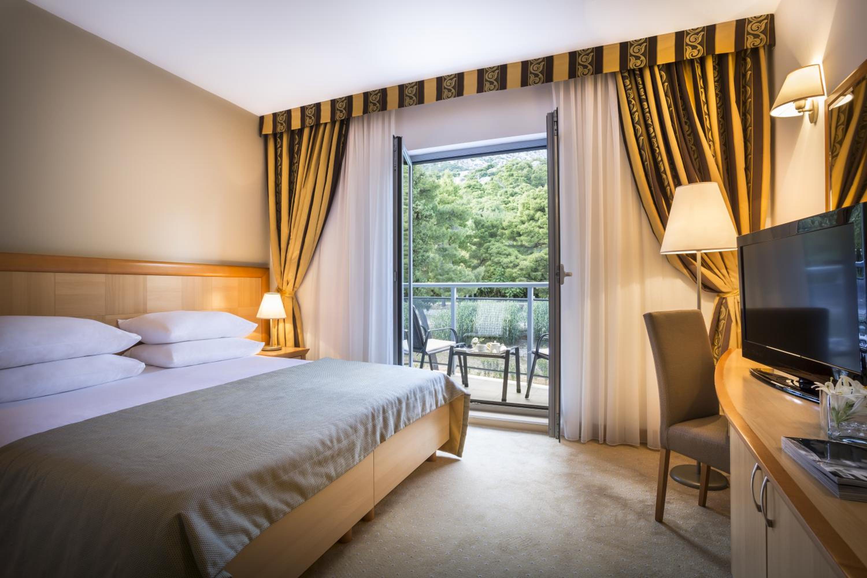 Superior Double Room with Balcony - Photo 1