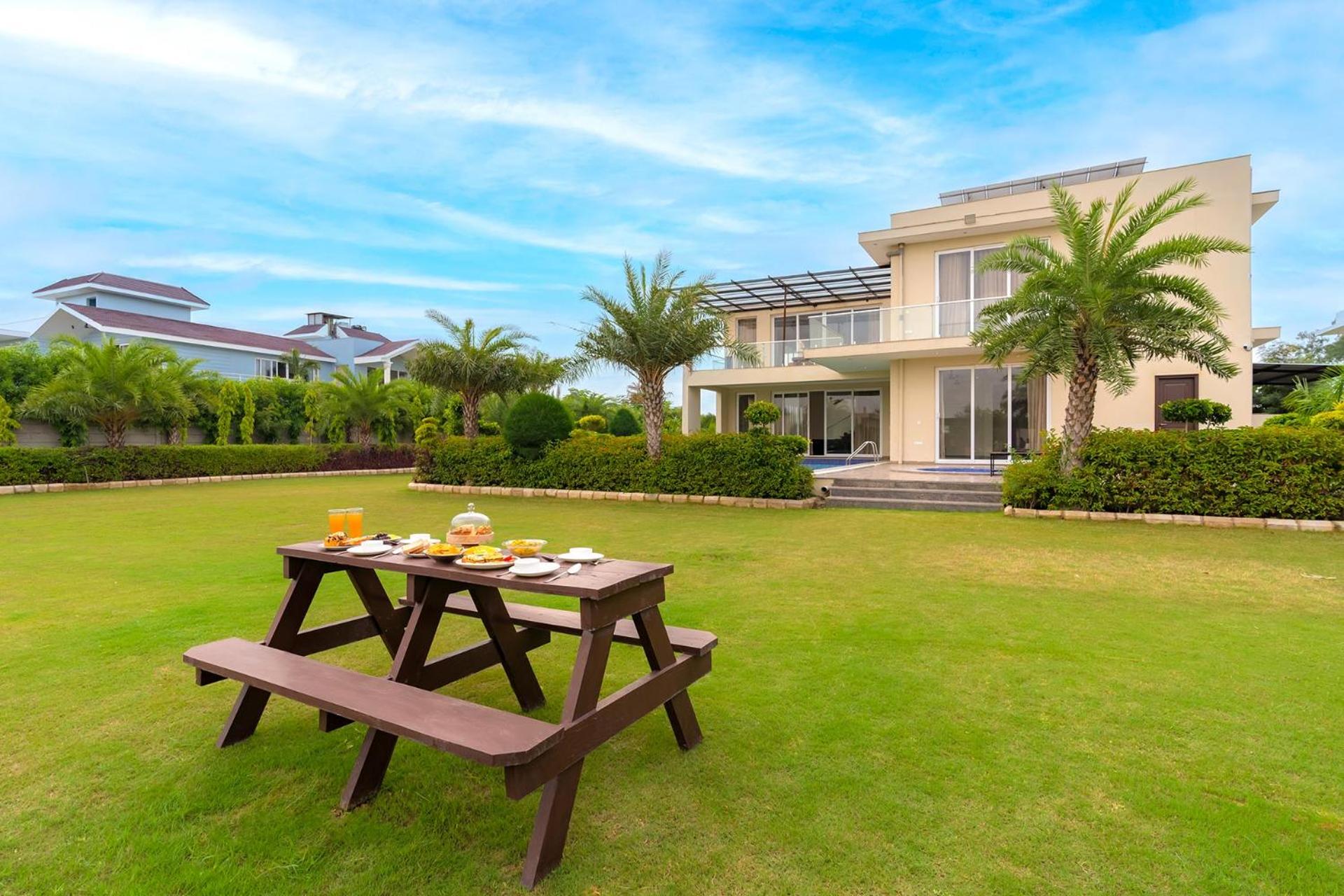 Villa photo 3