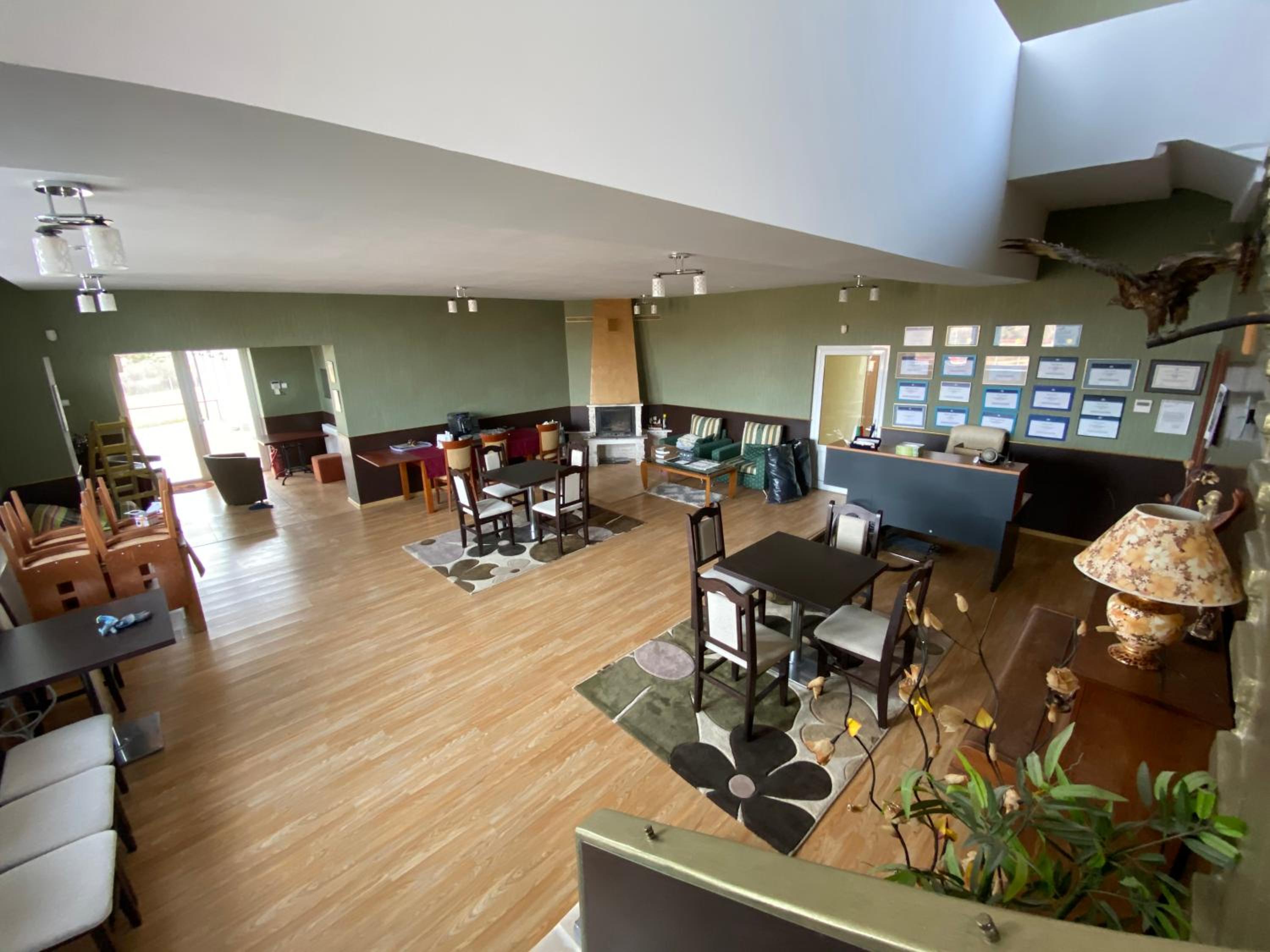 Seven-Bedroom House photo 3