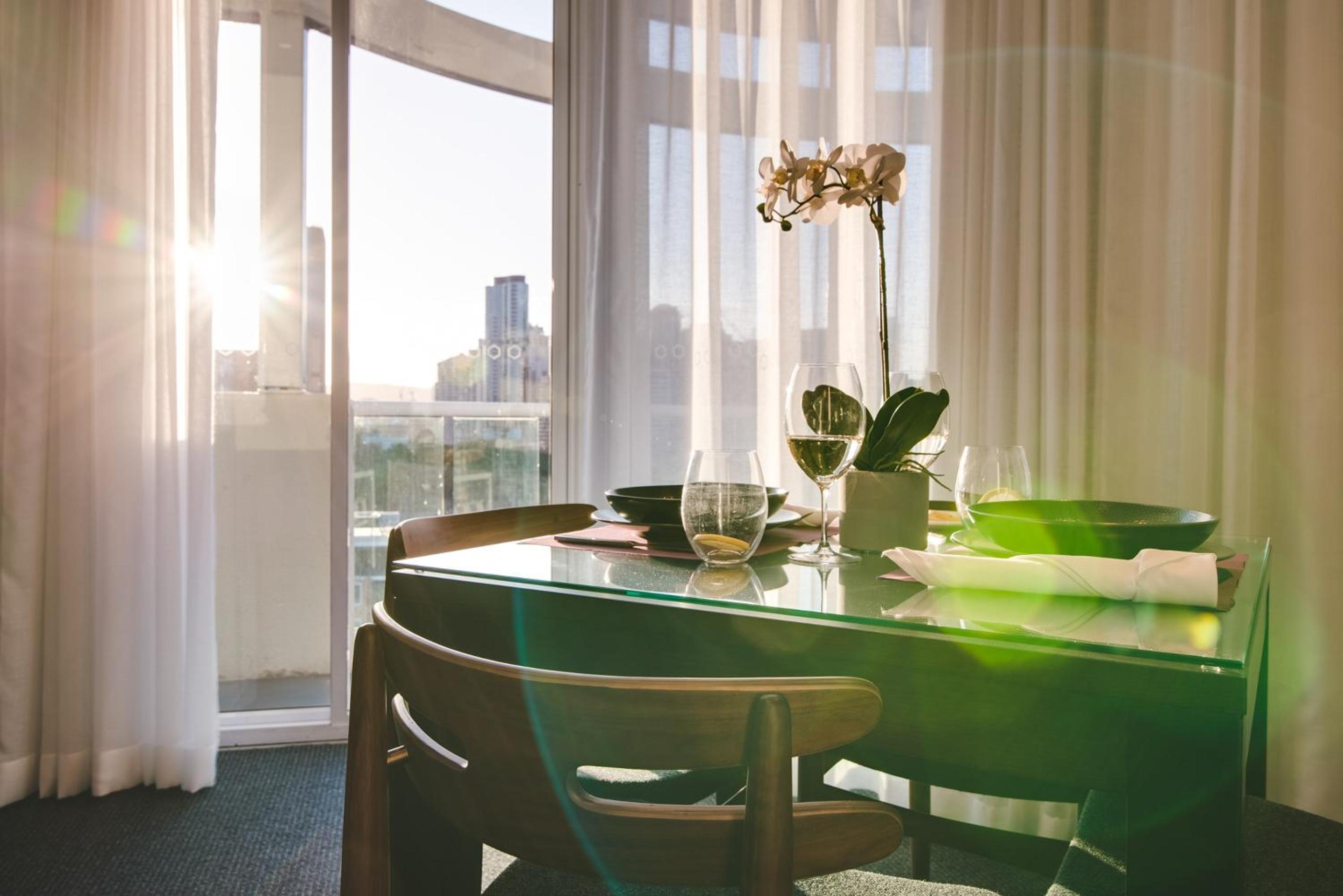 Altitude Suite - Photo 11