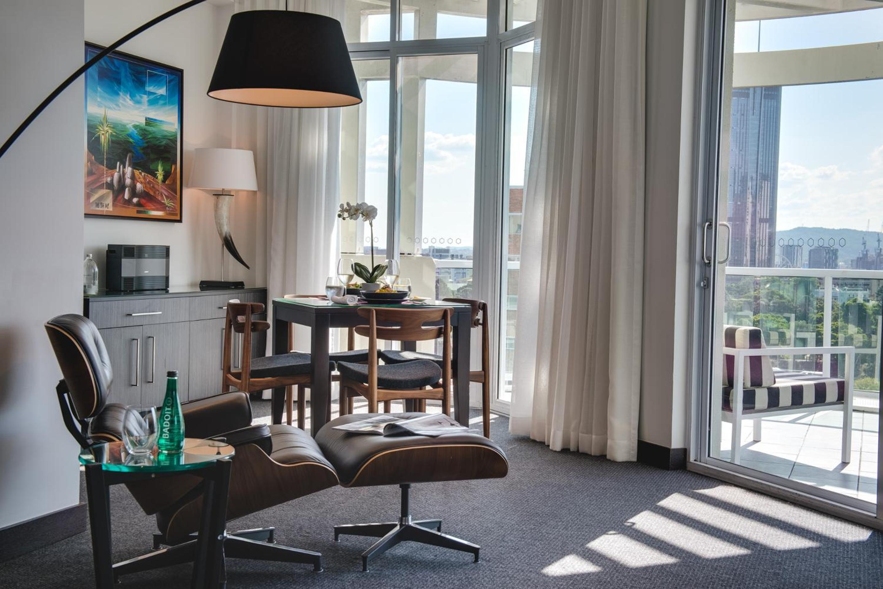 Altitude Suite - Photo 9