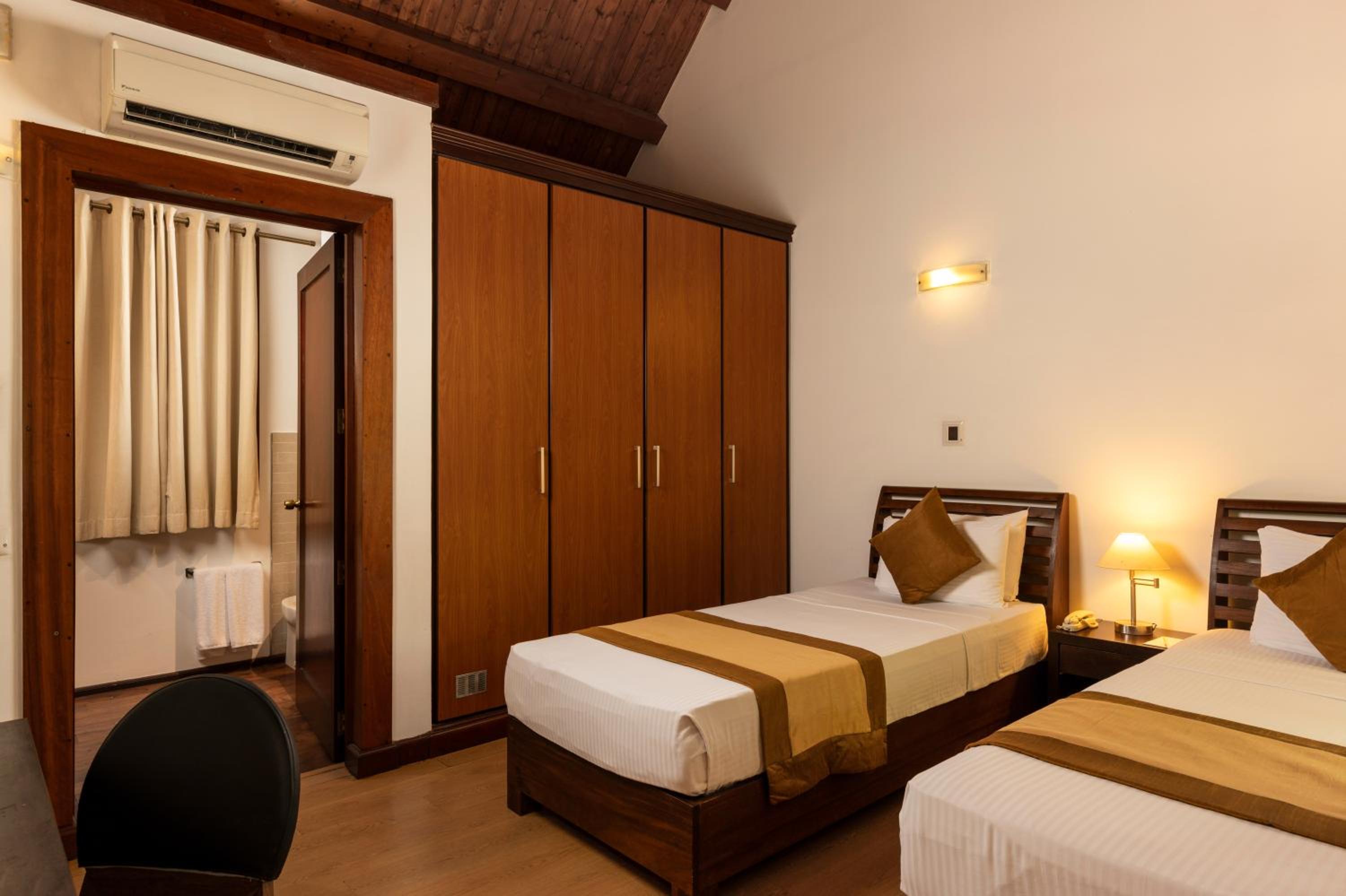 Deluxe Room with a Complimentary 15-minute Ayurveda Spa treatment per reservation photo 3