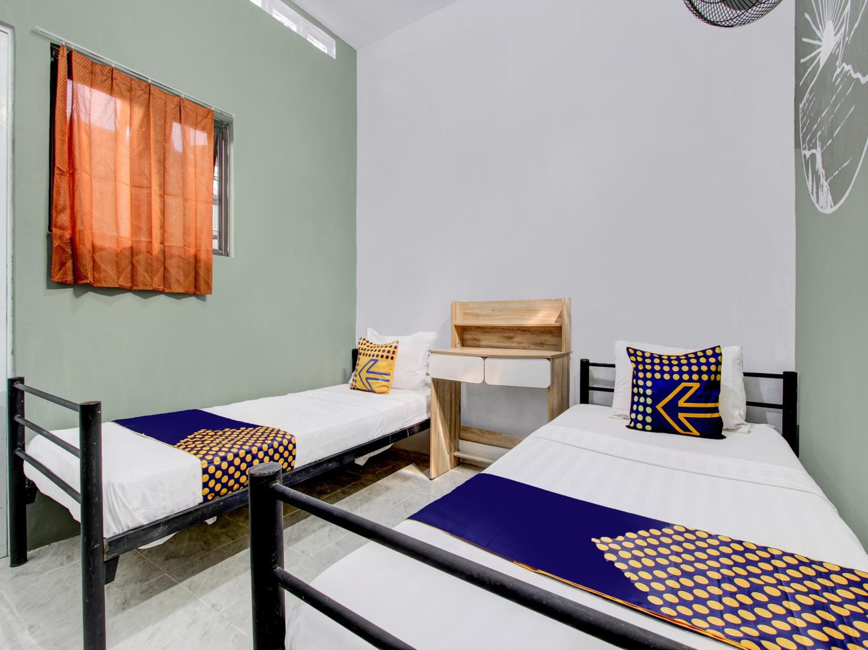Economy Twin Room photo 3