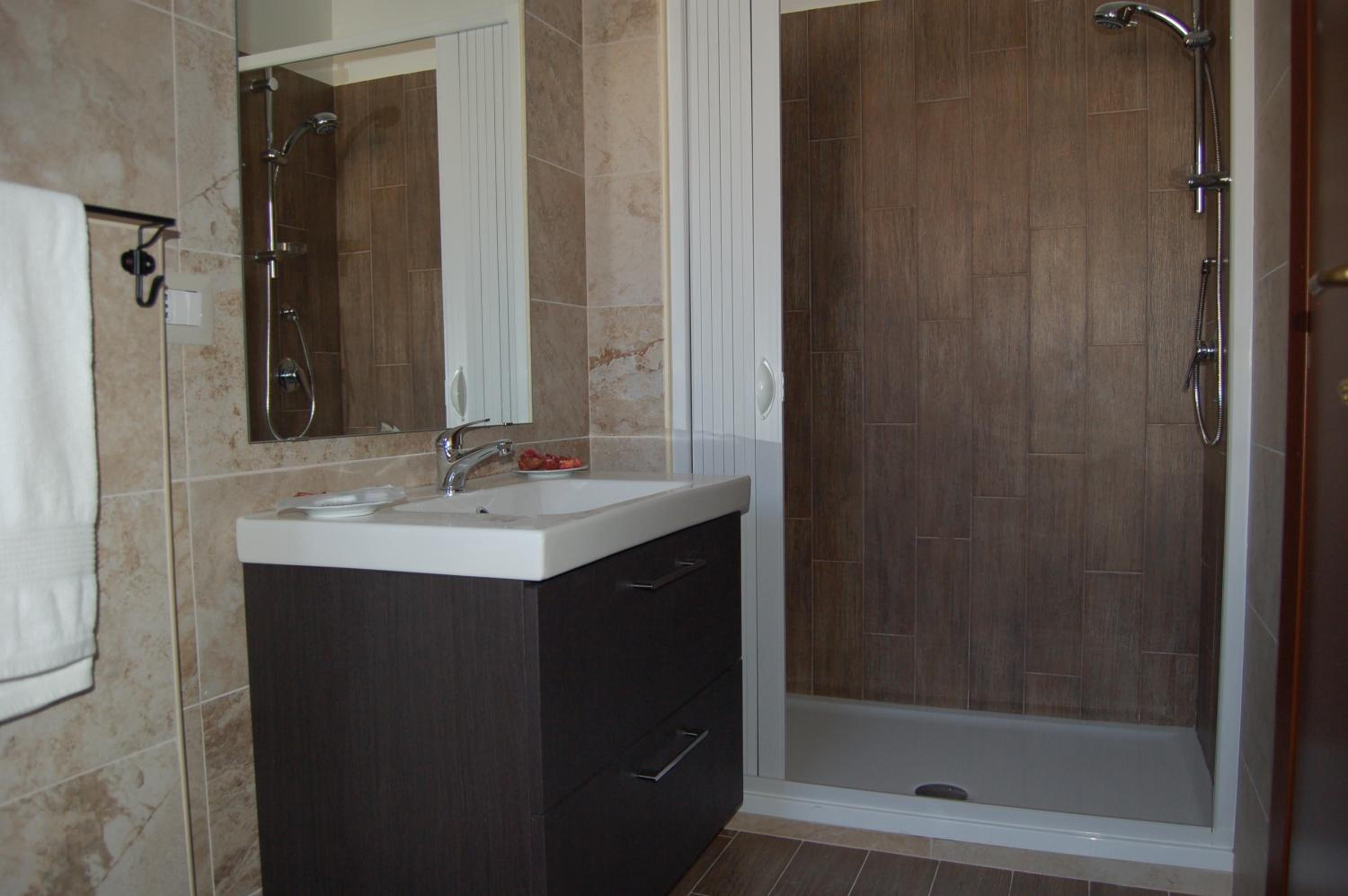 Double or Twin Room - Photo 3