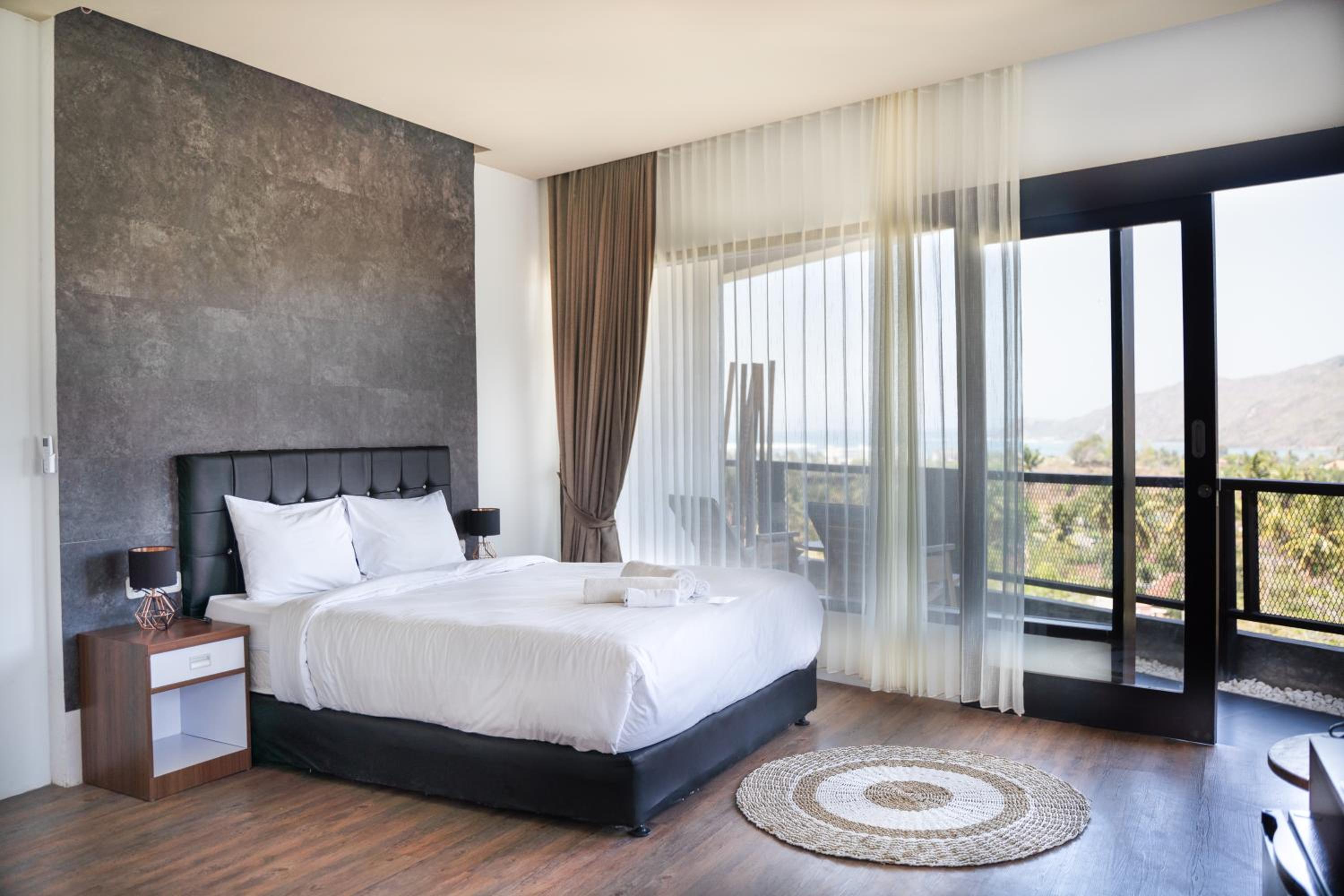 Deluxe Suite With Spa Bath