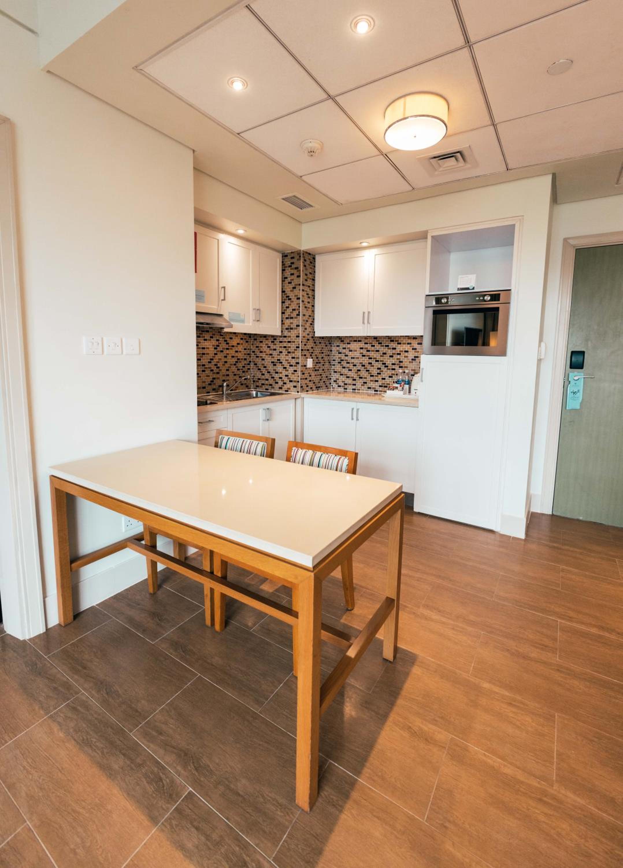  Executive Suite with Balcony and Garden View - Photo 3