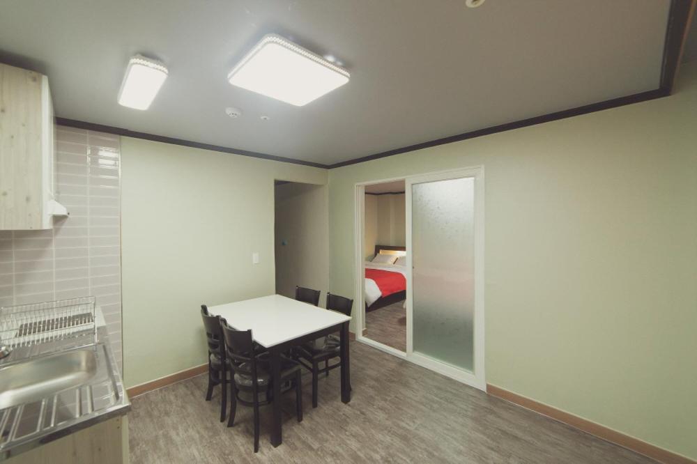 Family Room - Photo 4