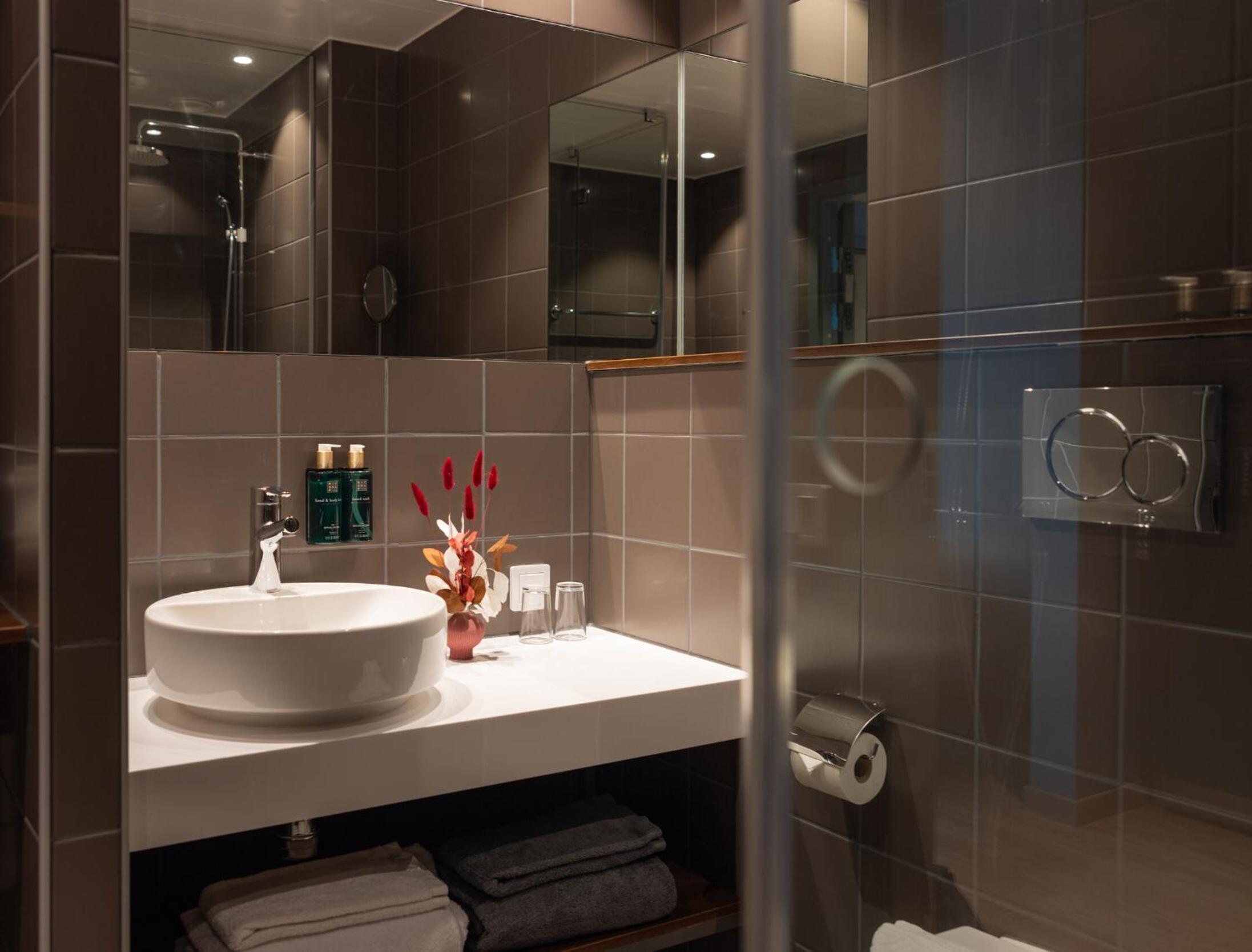 Standard Double Room - Photo 5