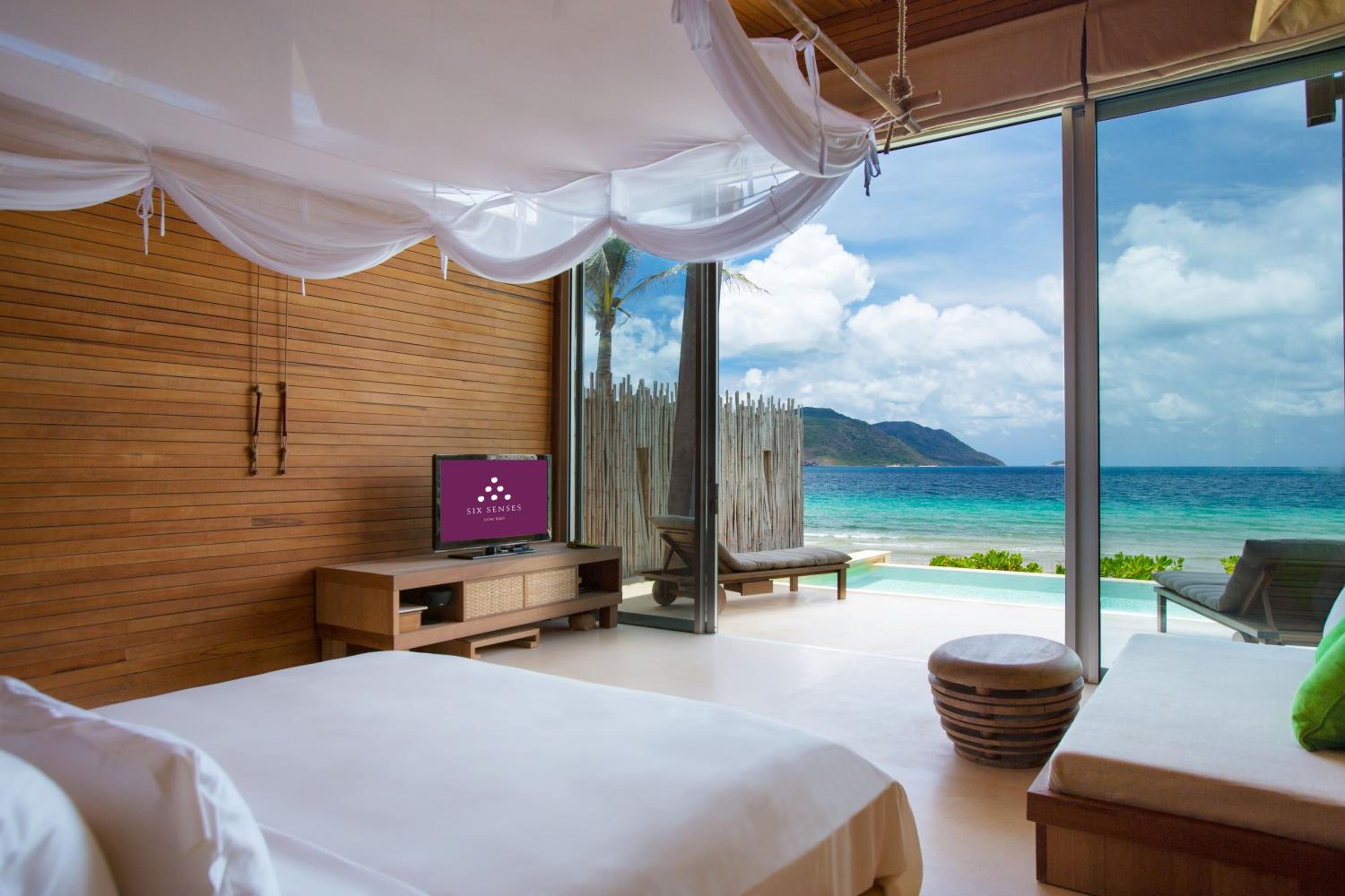 Beachfront 2-Bedroom Pool Villa photo 3