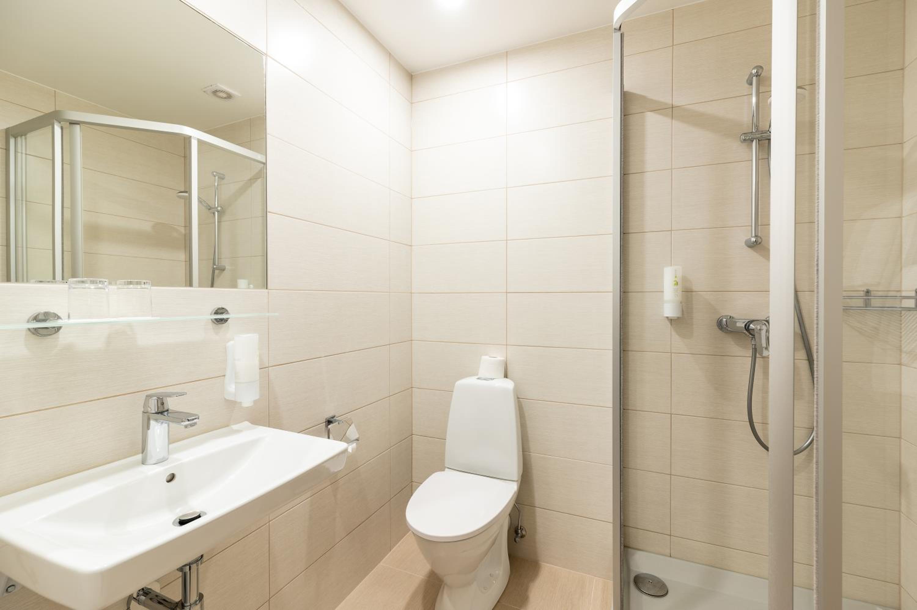 Business Twin Room - Photo 2