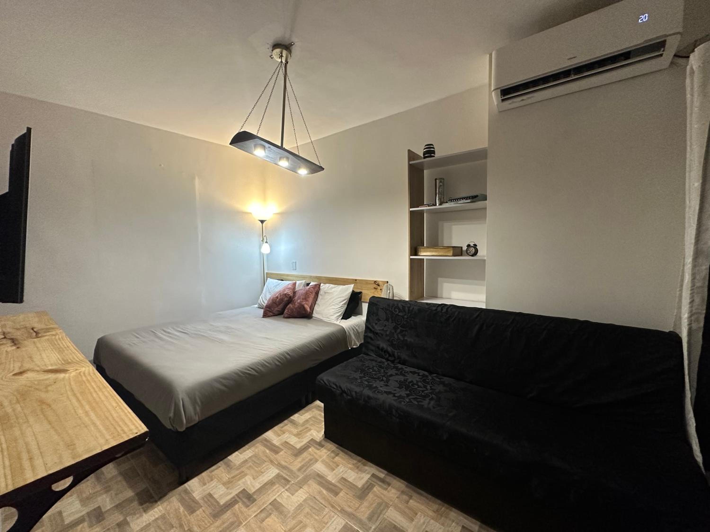 One-Bedroom House photo 1