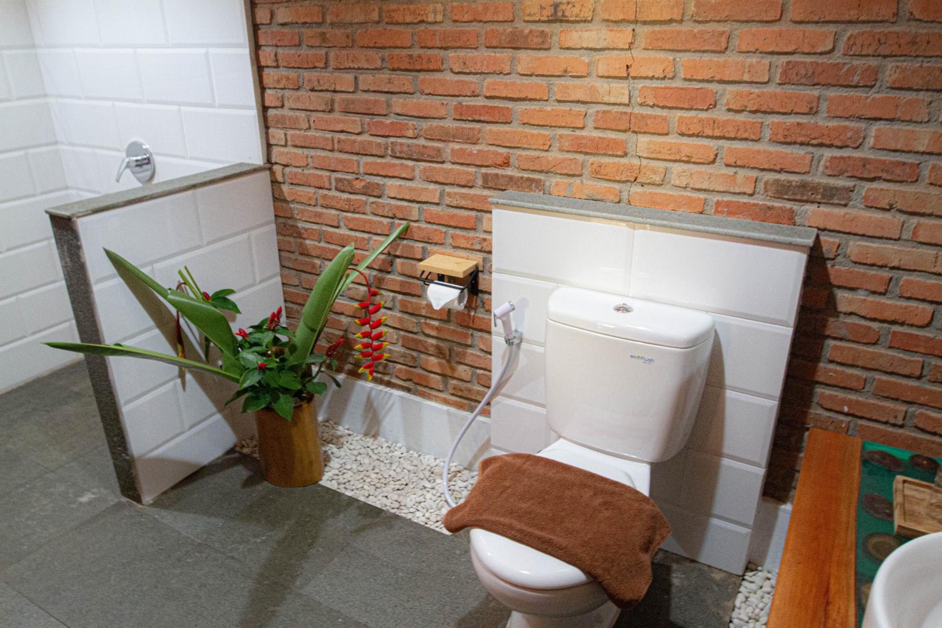 Deluxe Double Room (2 Adults + 1 Child) - Photo 4