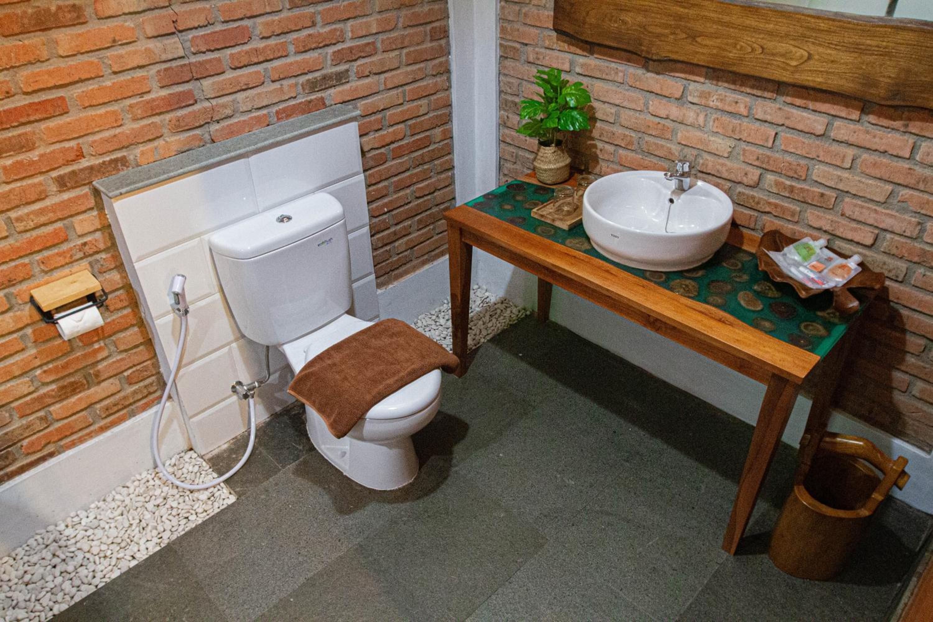 Deluxe Double Room (2 Adults + 1 Child) - Photo 5