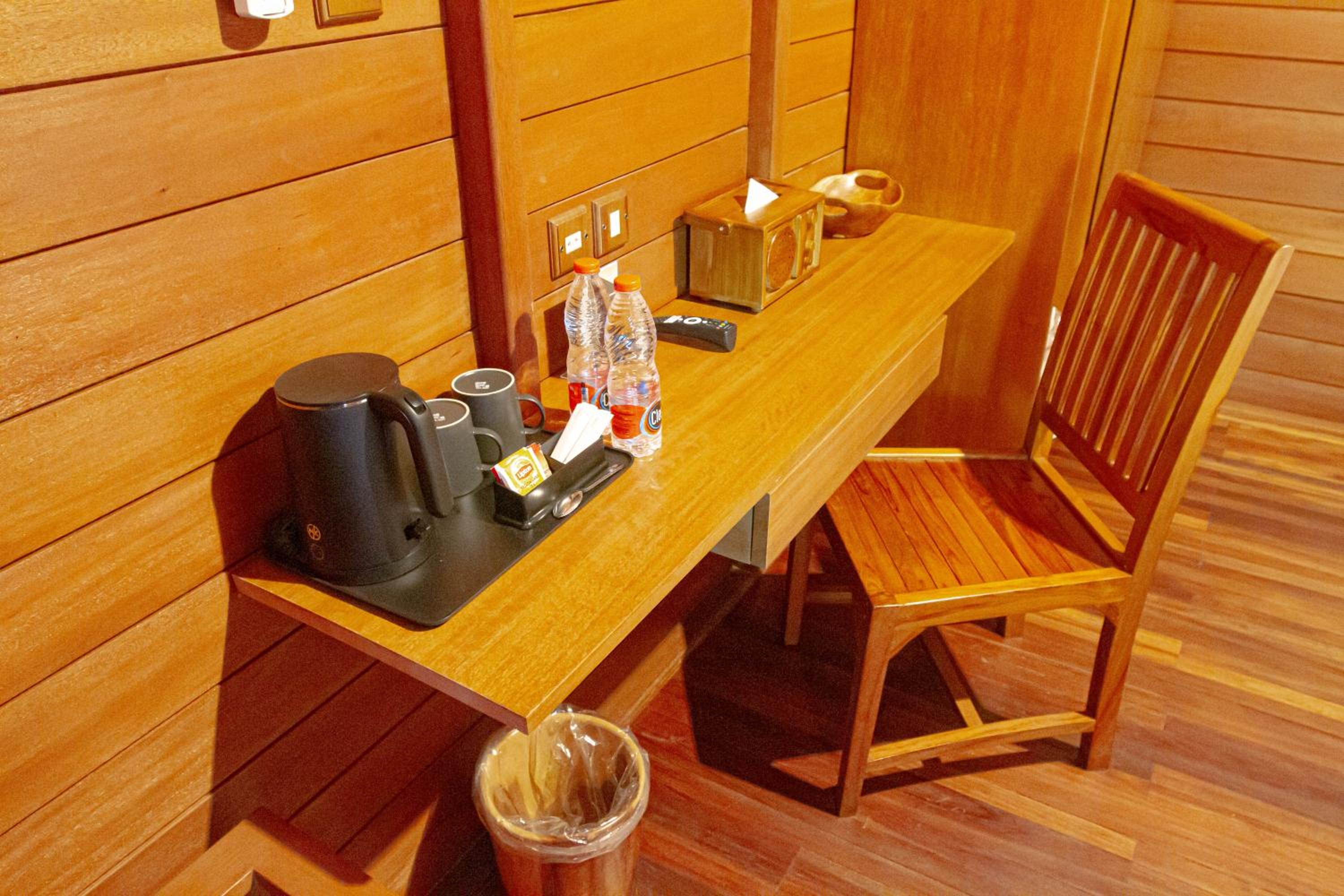Deluxe Double Room (2 Adults + 1 Child) - Photo 14