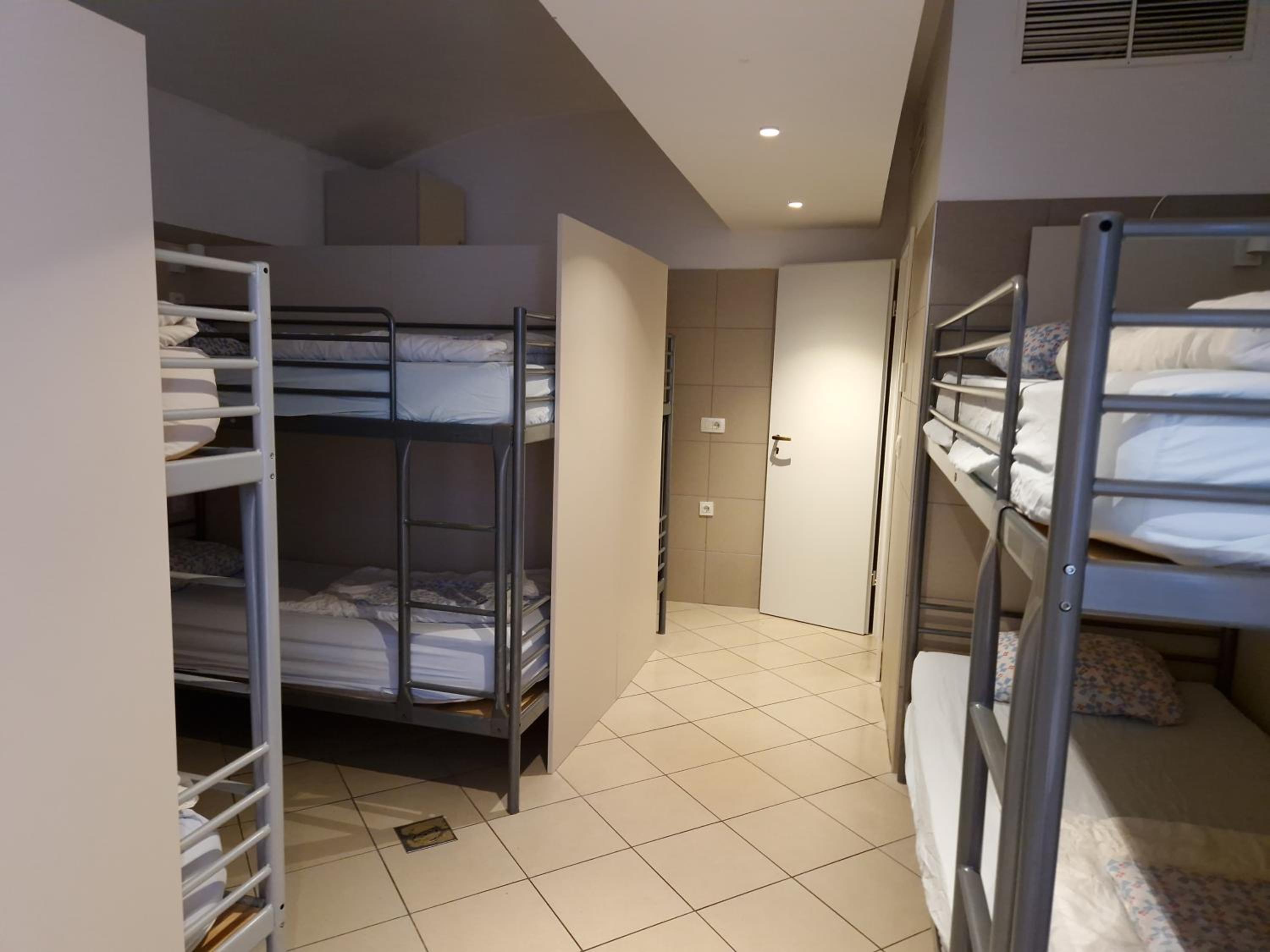 Single Bed in 10-Bed Dormitory Room photo 3