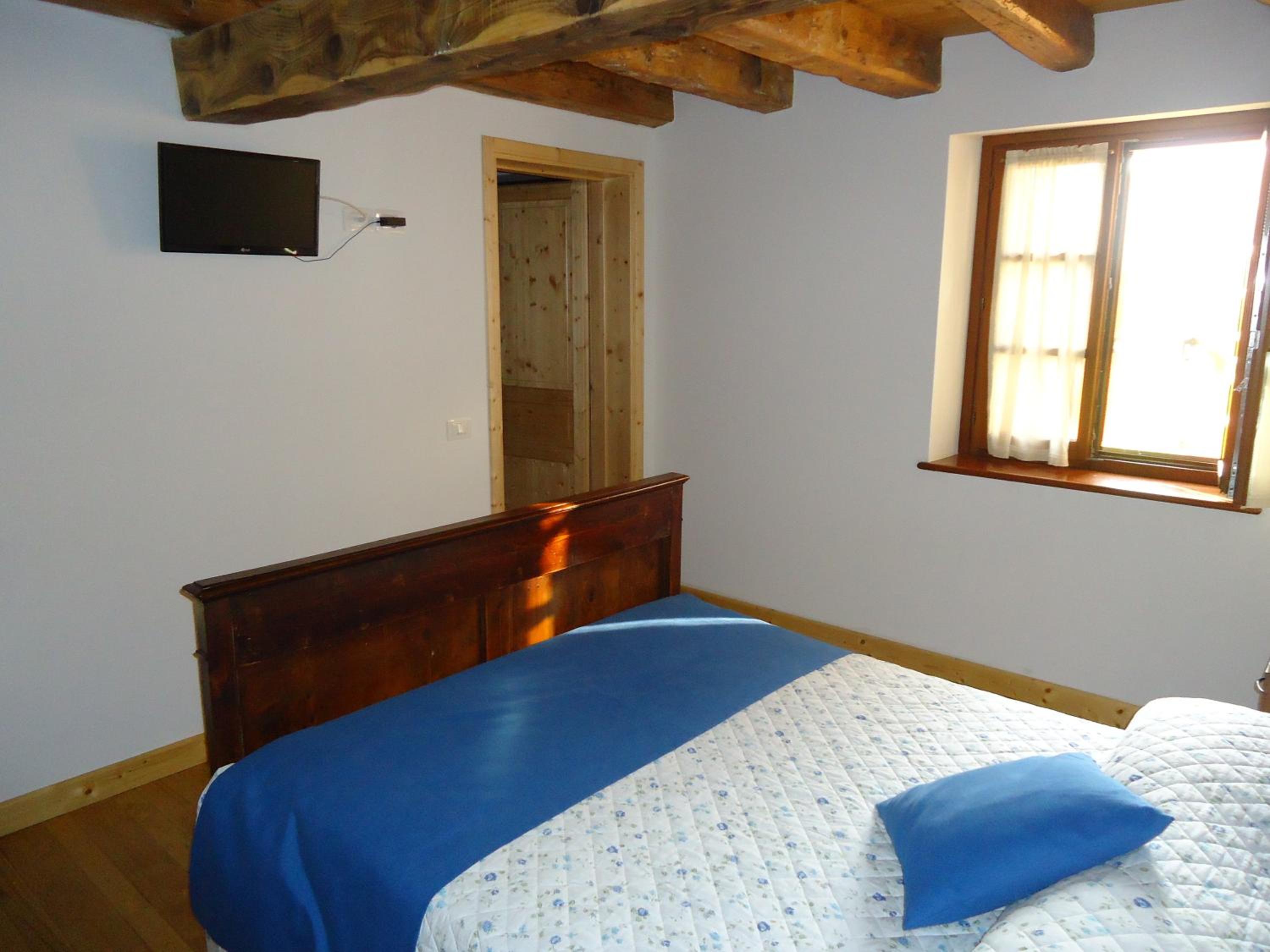 Deluxe Double Room (2 Adults + 1 Child)