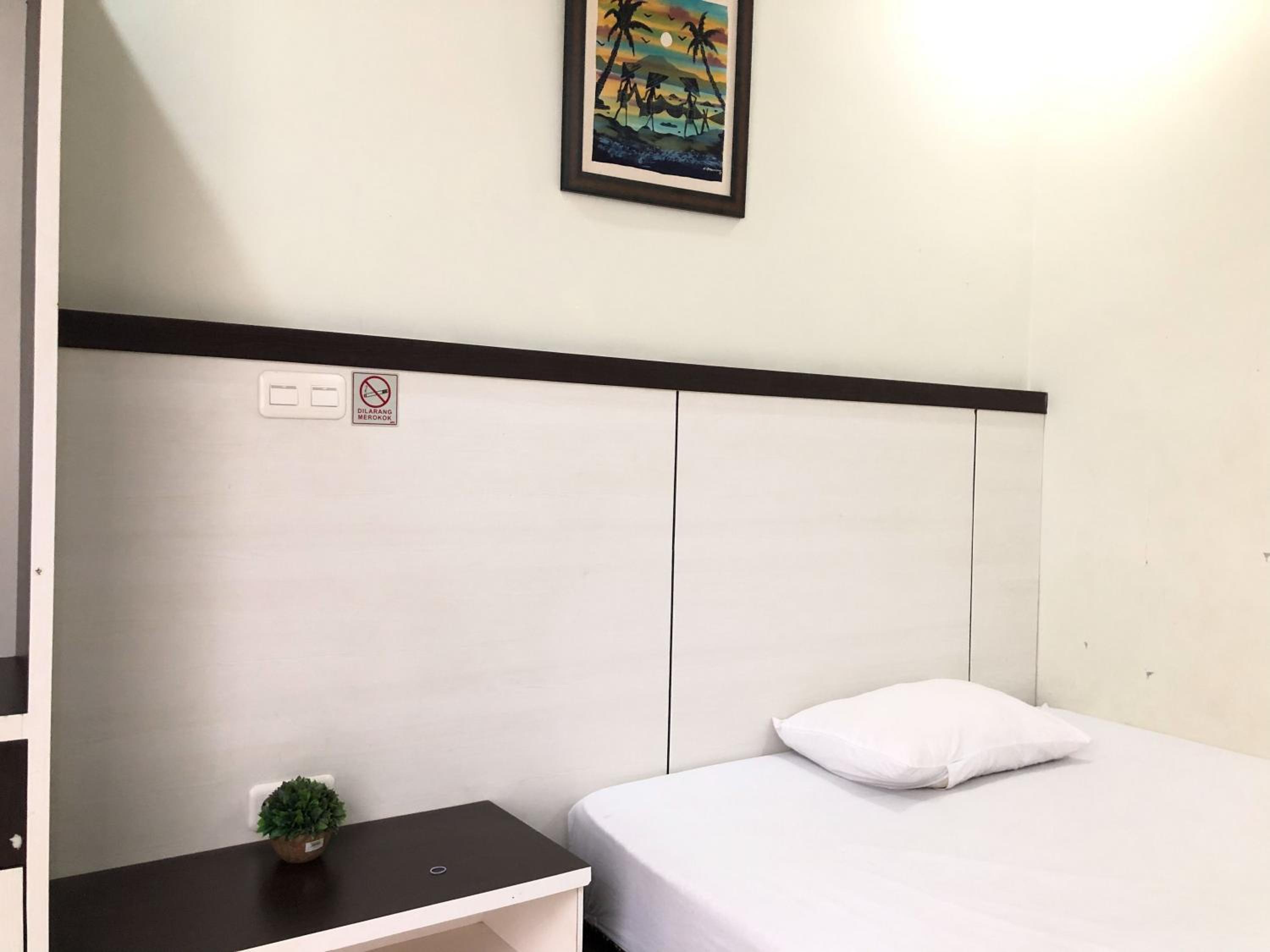 Standard Double Room - Photo 11