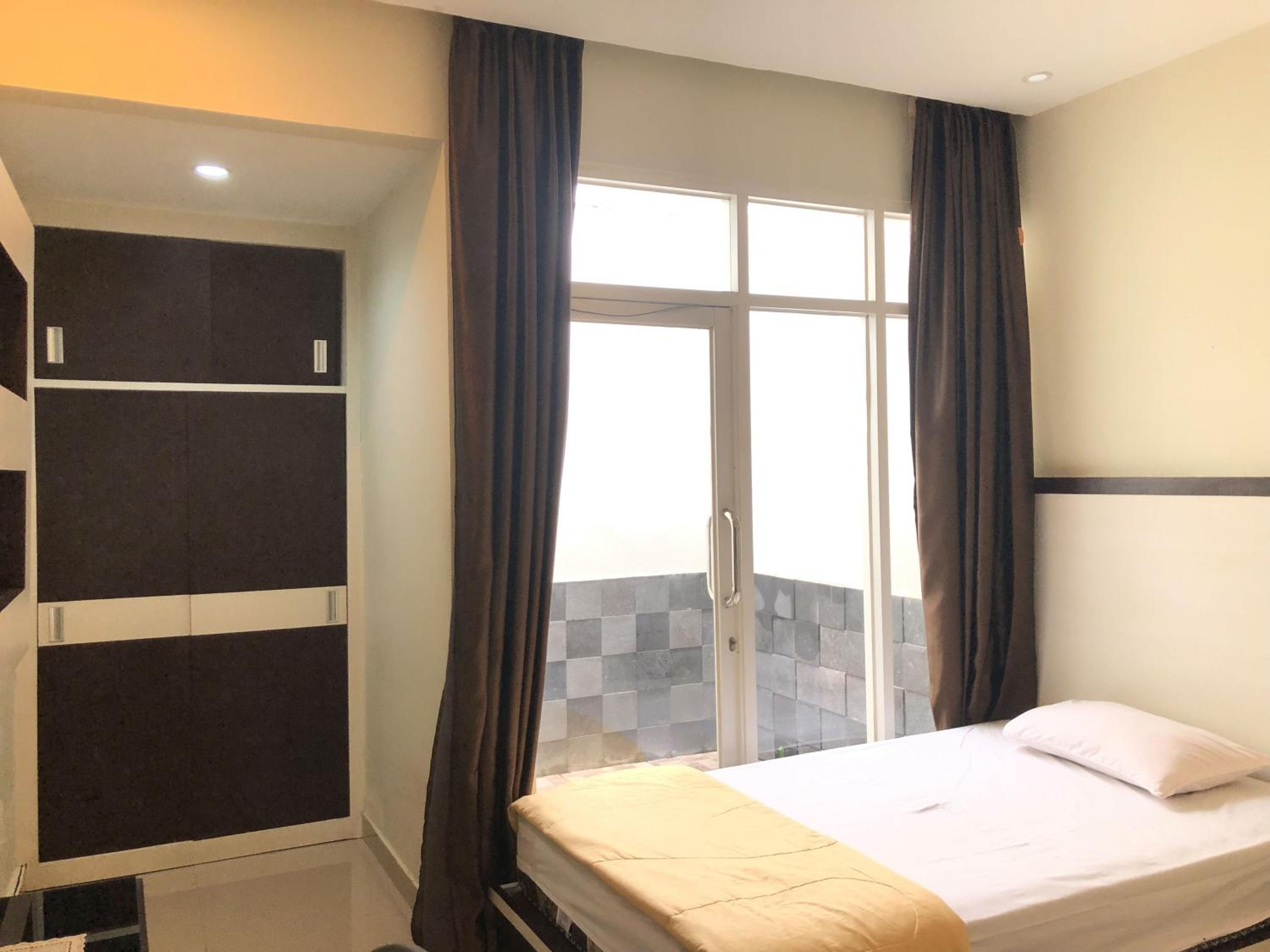 Standard Twin Room - Photo 2