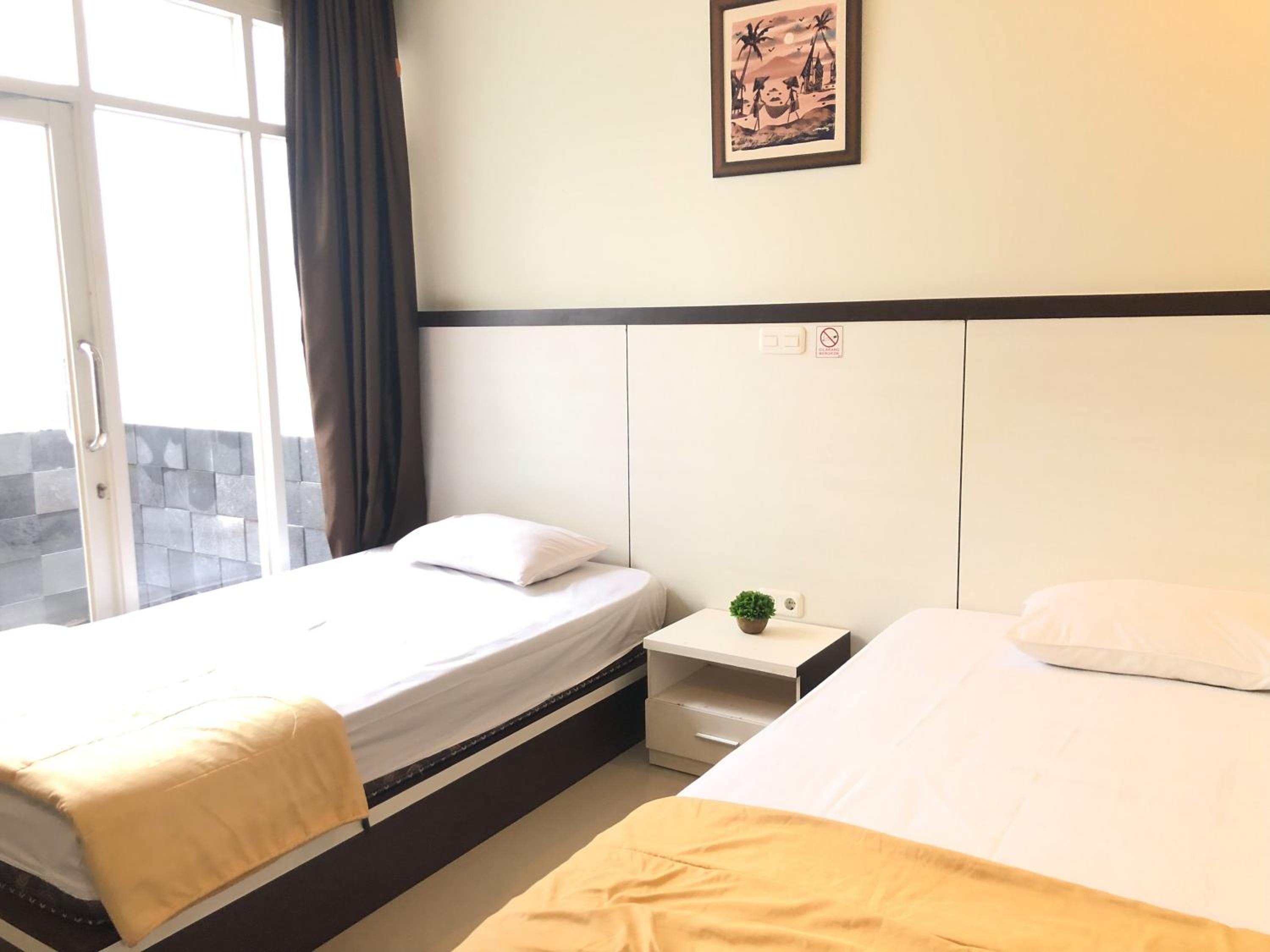Standard Twin Room - Photo 1