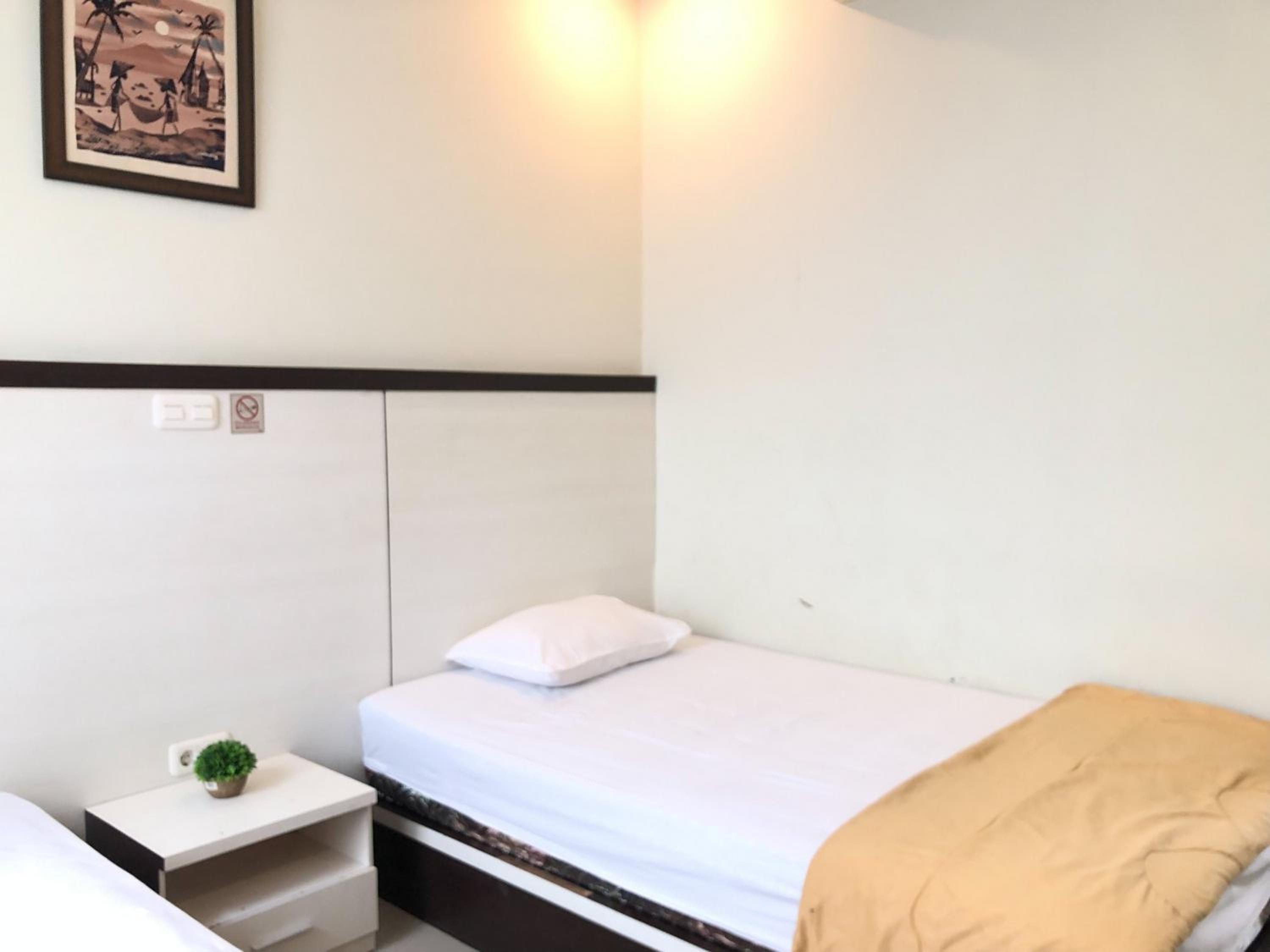 Standard Twin Room - Photo 8