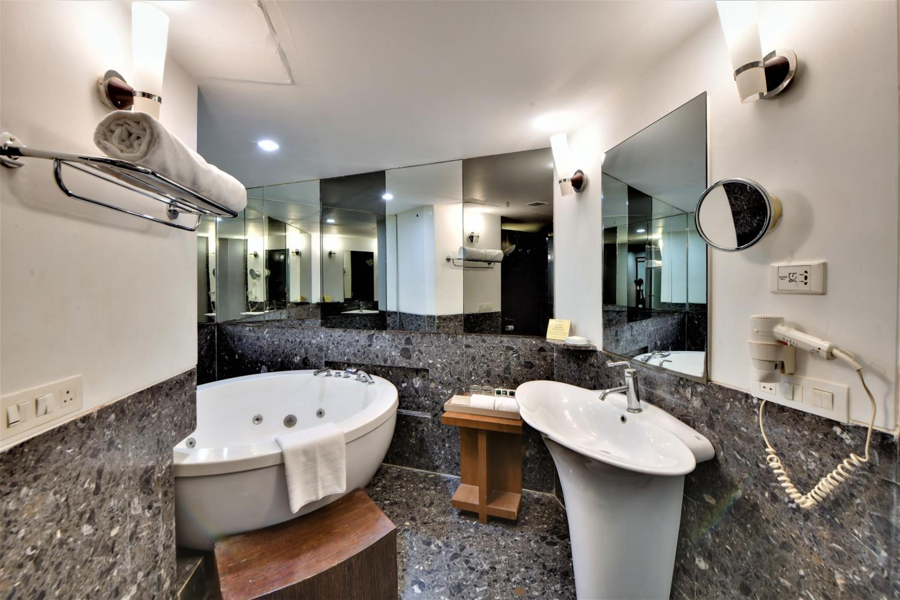 Hazel Suite - Photo 6