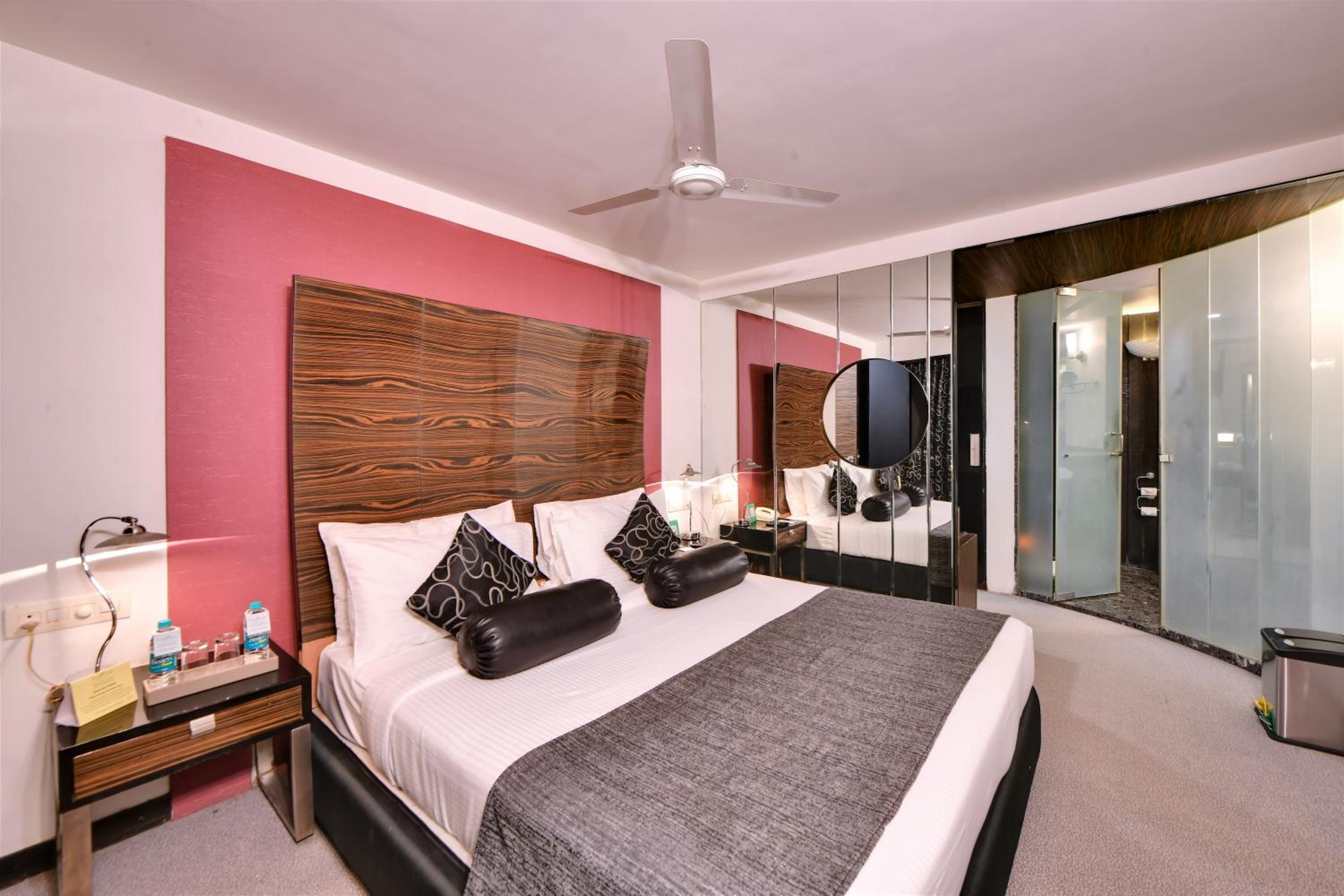 Hazel Suite - Photo 1