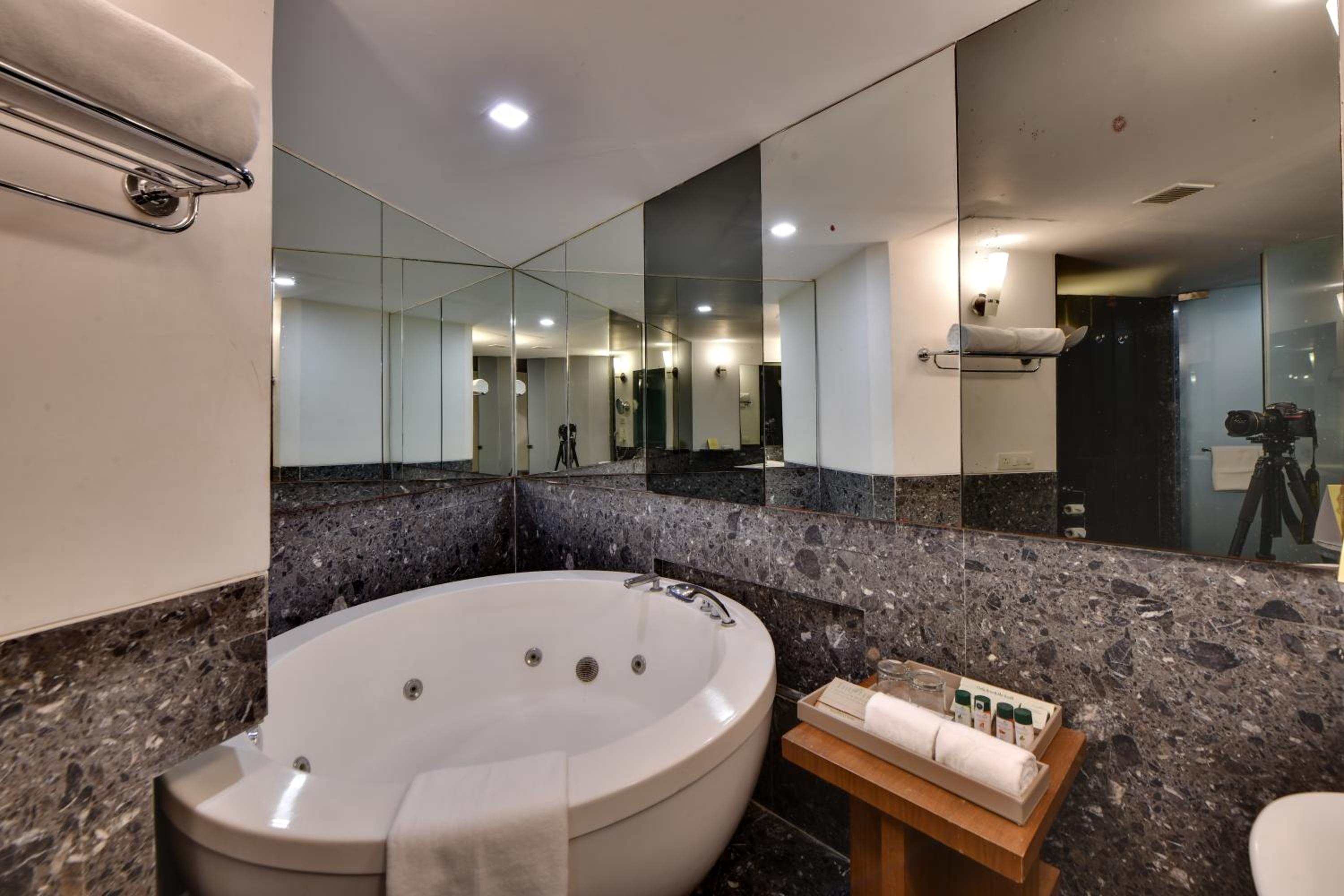 Hazel Suite - Photo 3