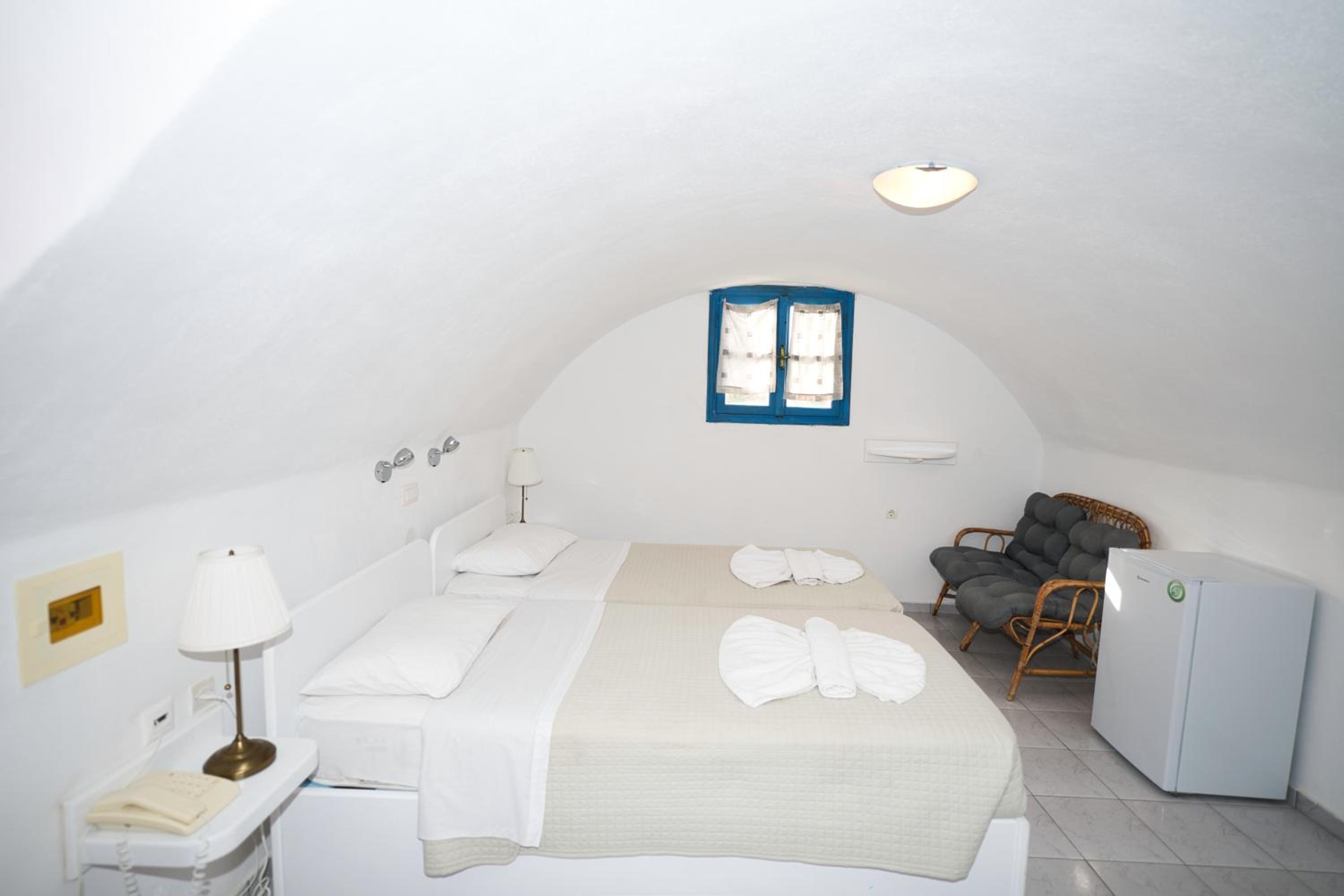 Double or Twin Room - Photo 3