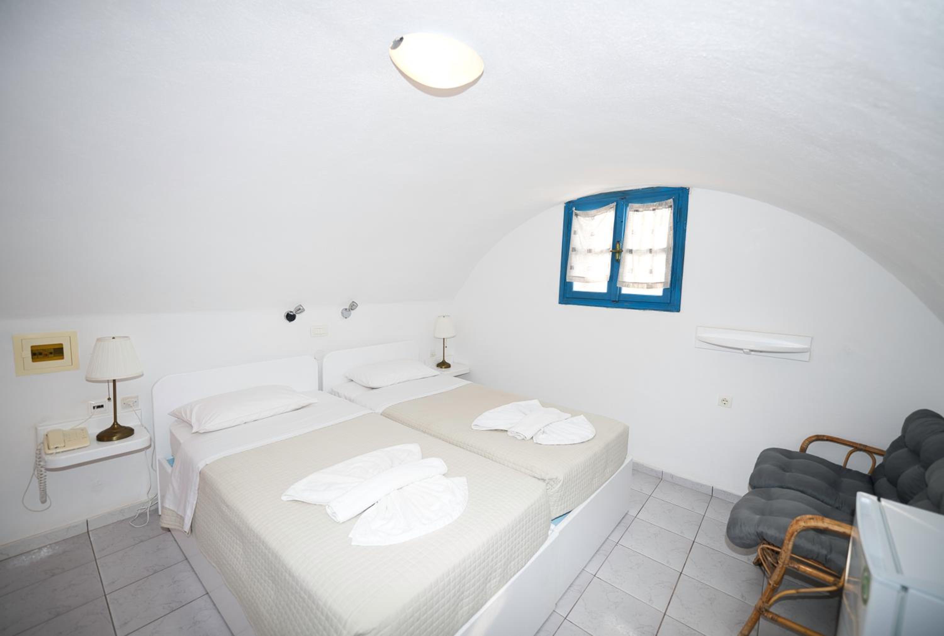 Double or Twin Room - Photo 4
