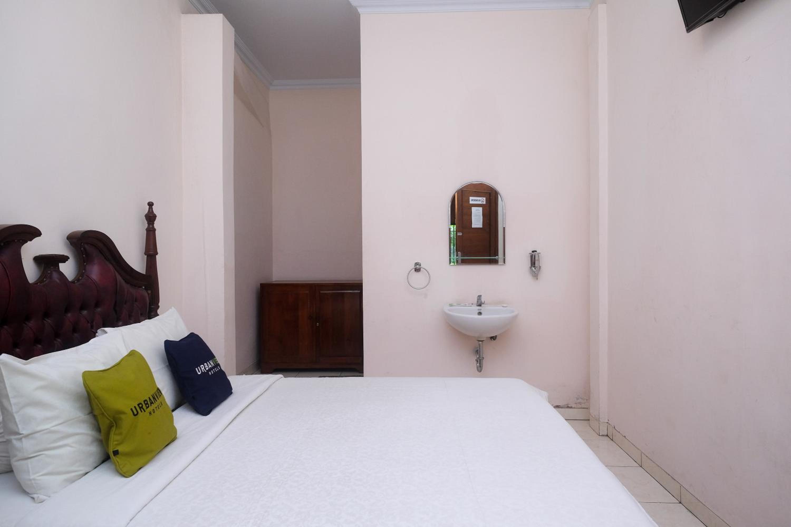 Deluxe Double Room - Photo 13