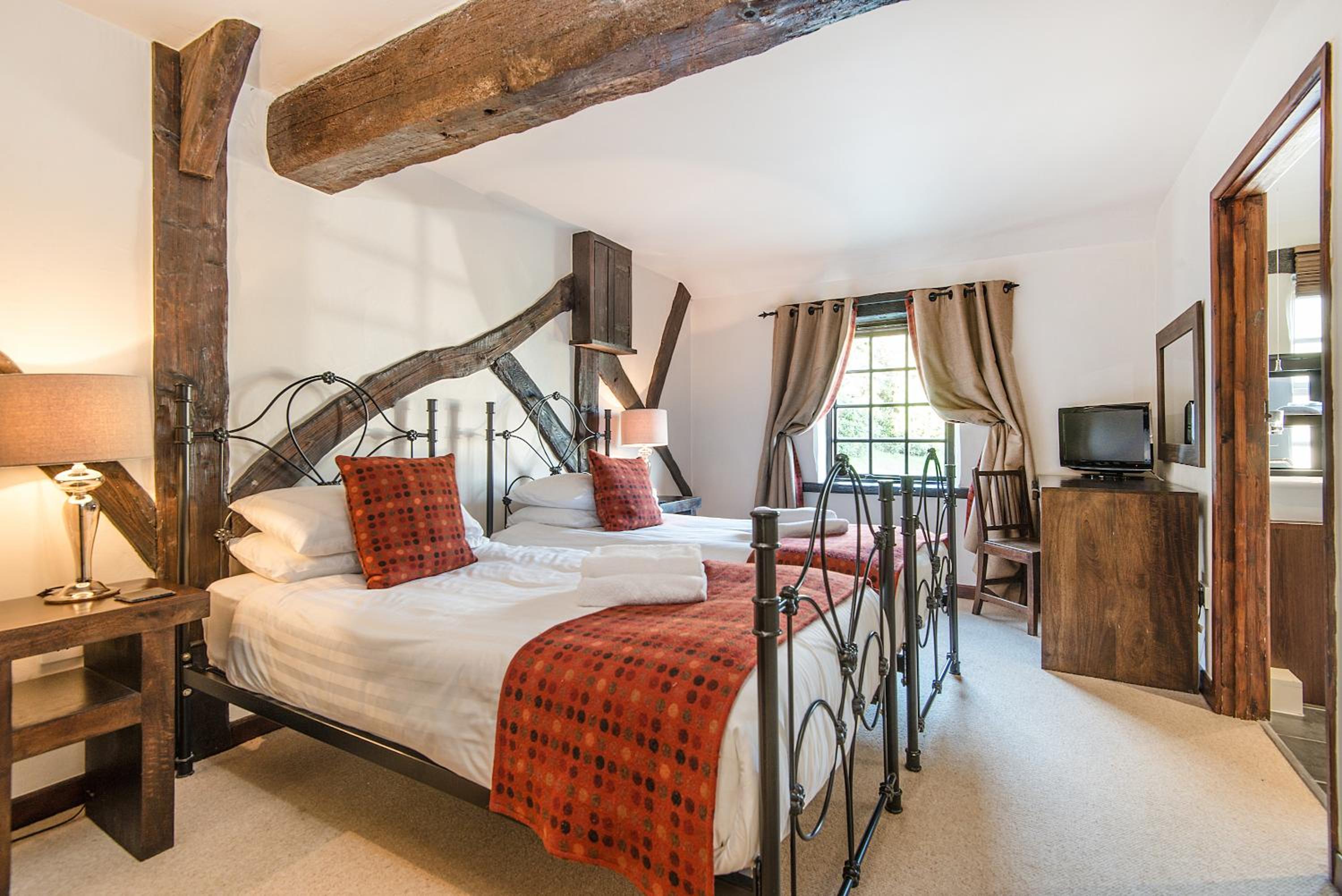 Tansy Cottage - two bathrooms