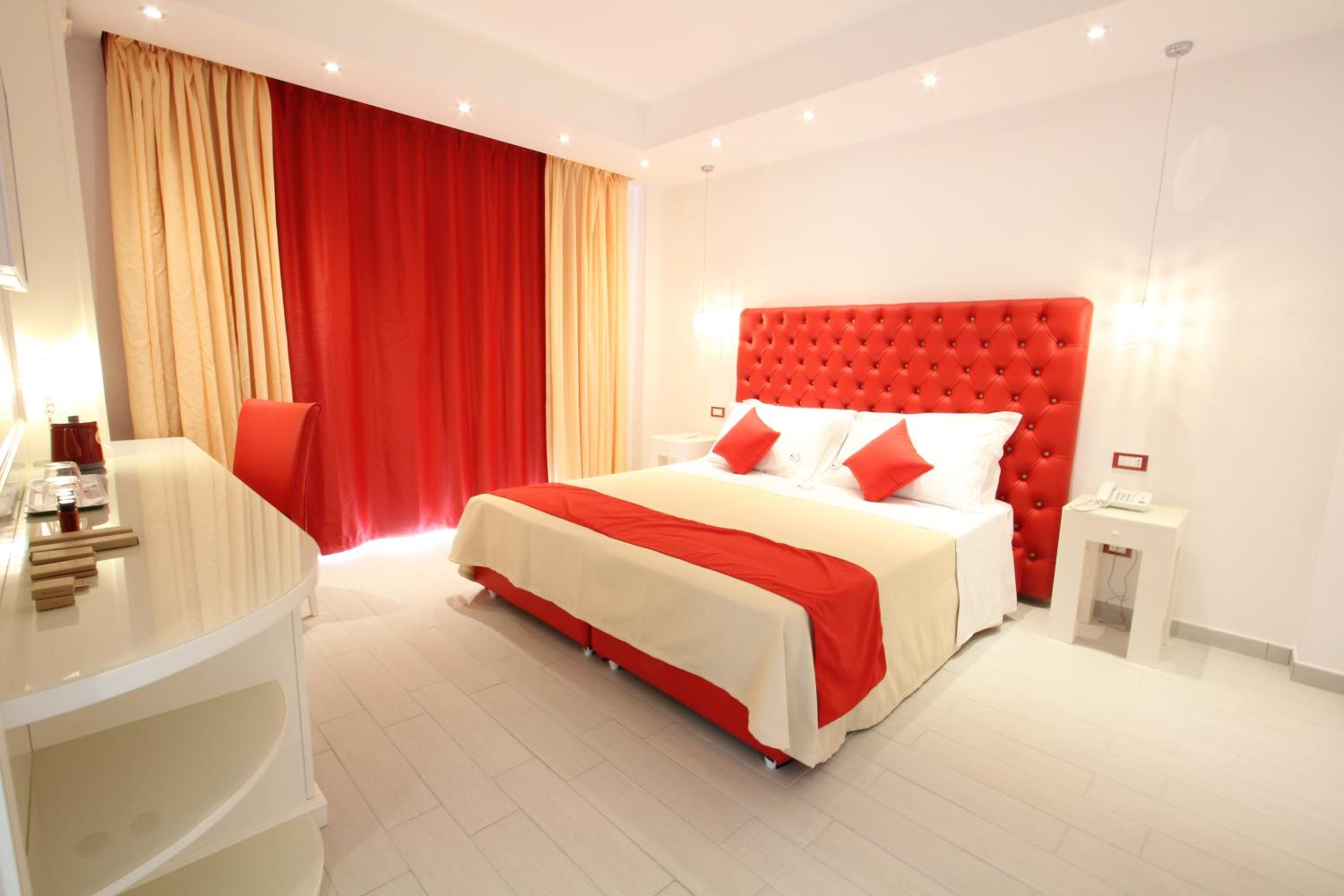 Double Room with Balcony - Photo 15